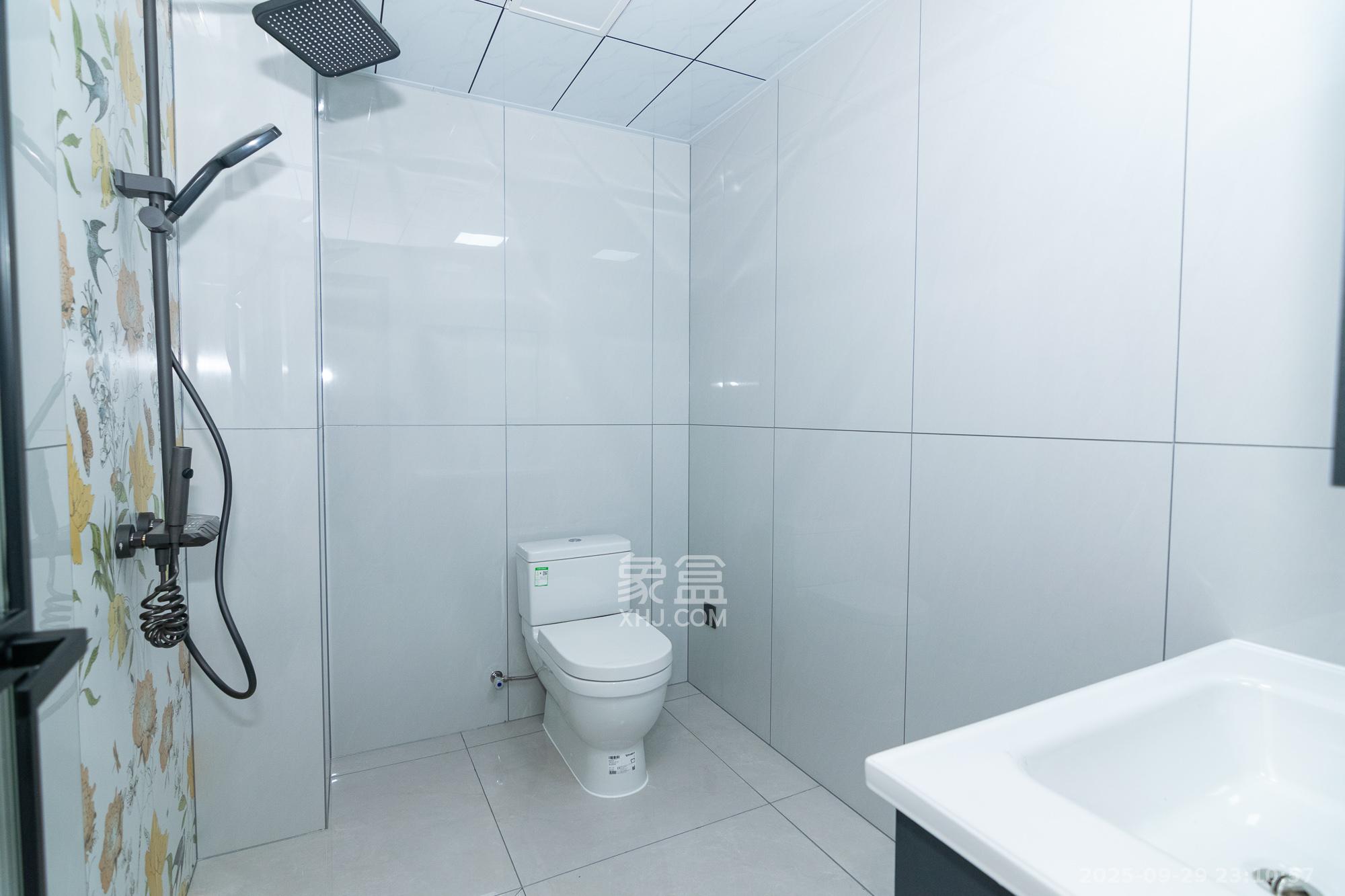 长高圆梦佳苑  4室2厅1卫    105.0万卫生间