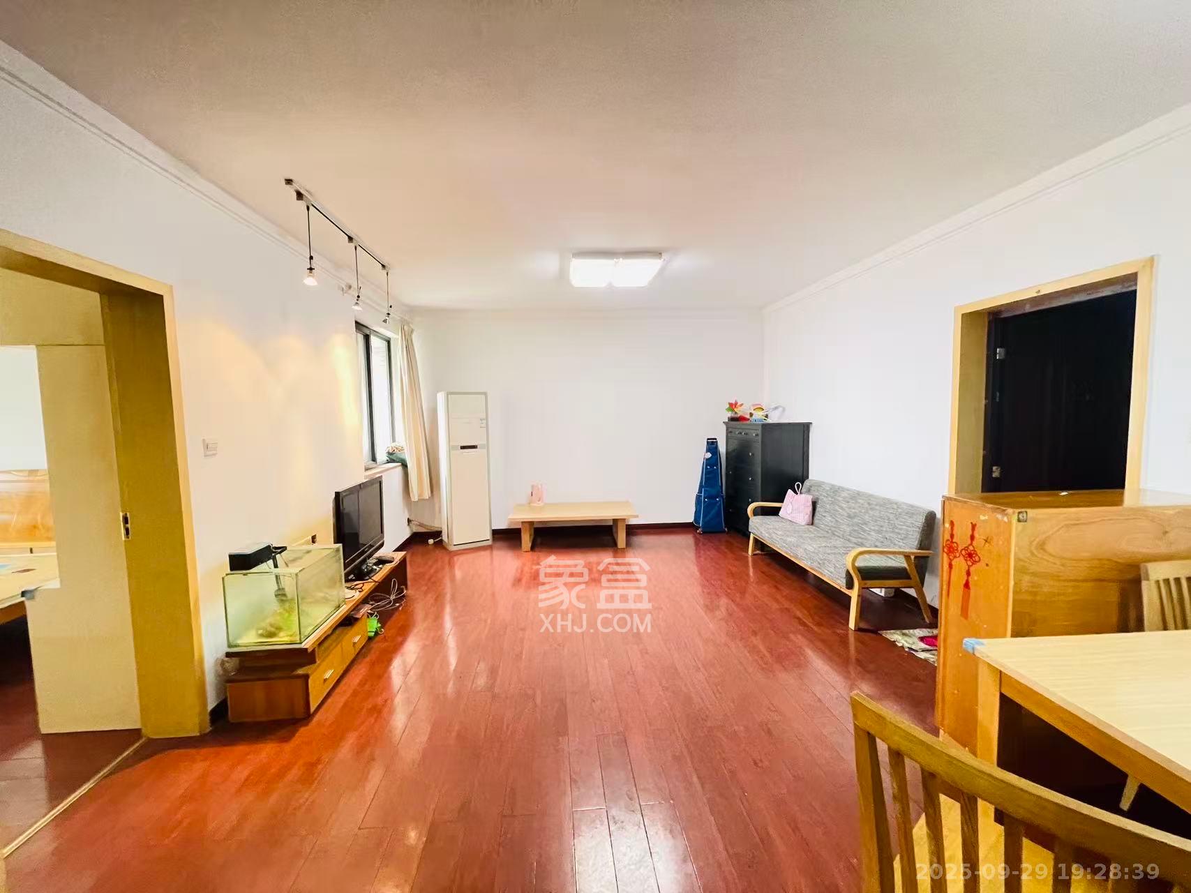 南国新城  1室0厅0卫    1900.0元/月 南国新城  1室0厅0卫    1900.0元/月室内图