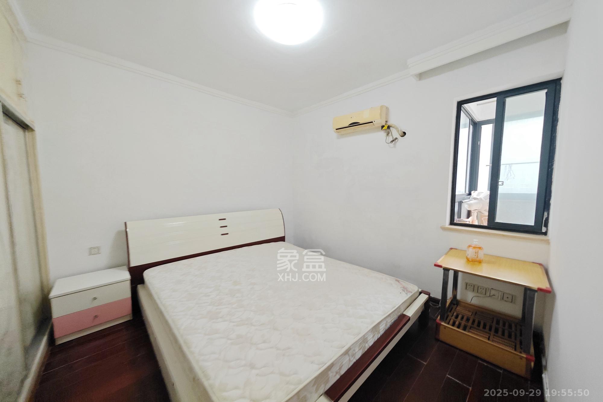 锦绣世纪  3室2厅2卫    126.0万 锦绣世纪  3室2厅2卫    126.0万卧室