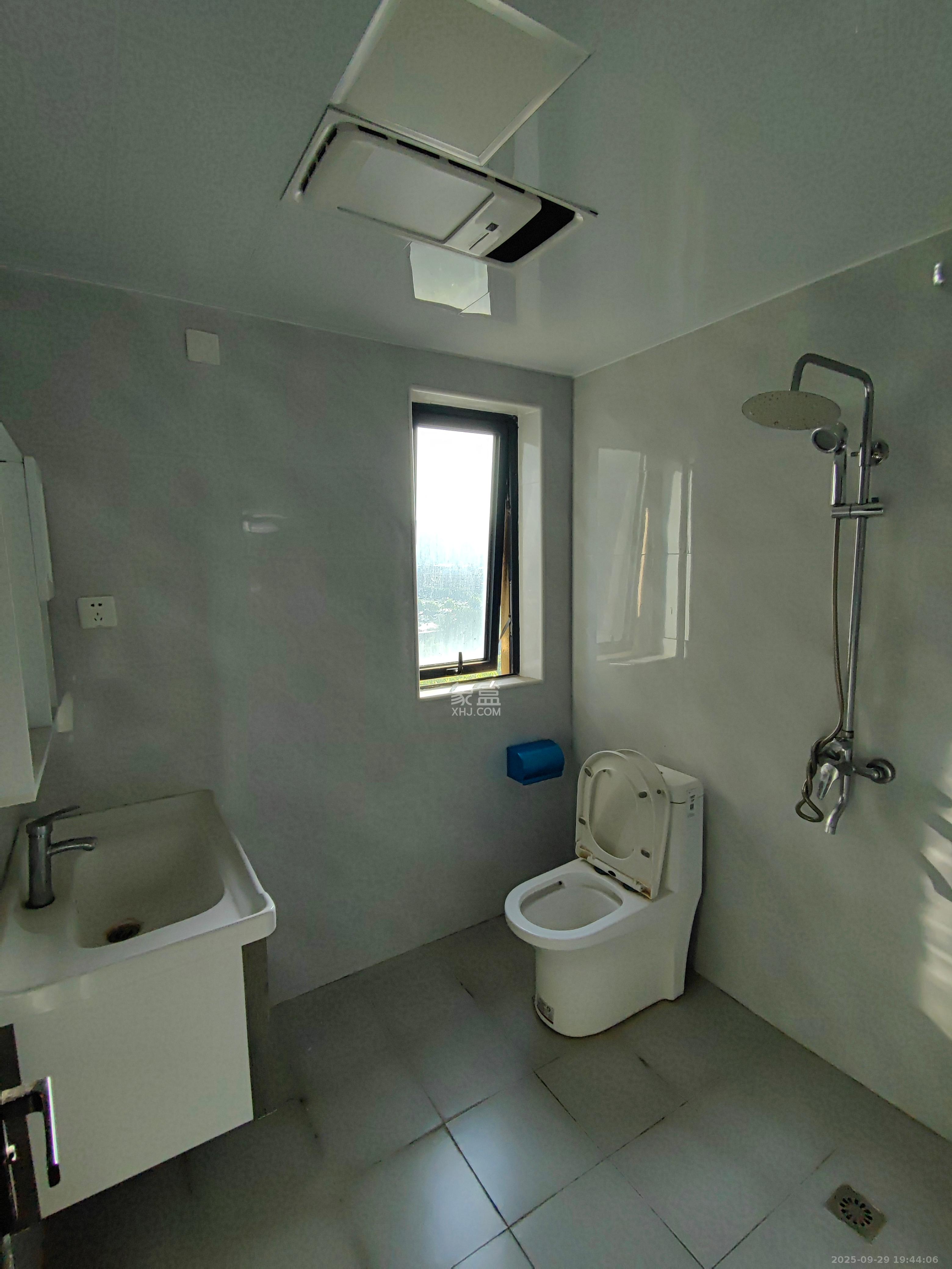中建梅溪湖中心  4室2厅2卫   3300.00元/月室内图