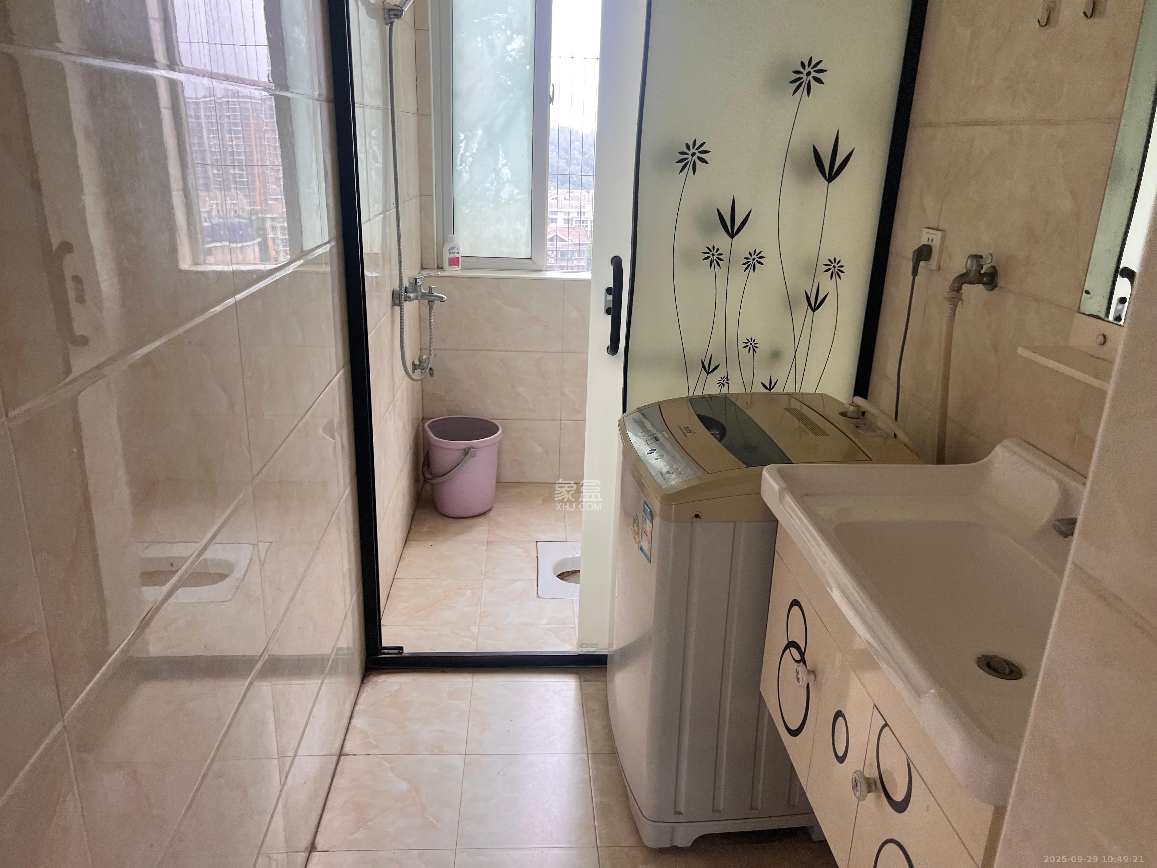 谷山庭院一期  3室2厅1卫    2000.0元/月 谷山庭院一期  3室2厅1卫    2000.0元/月室内图