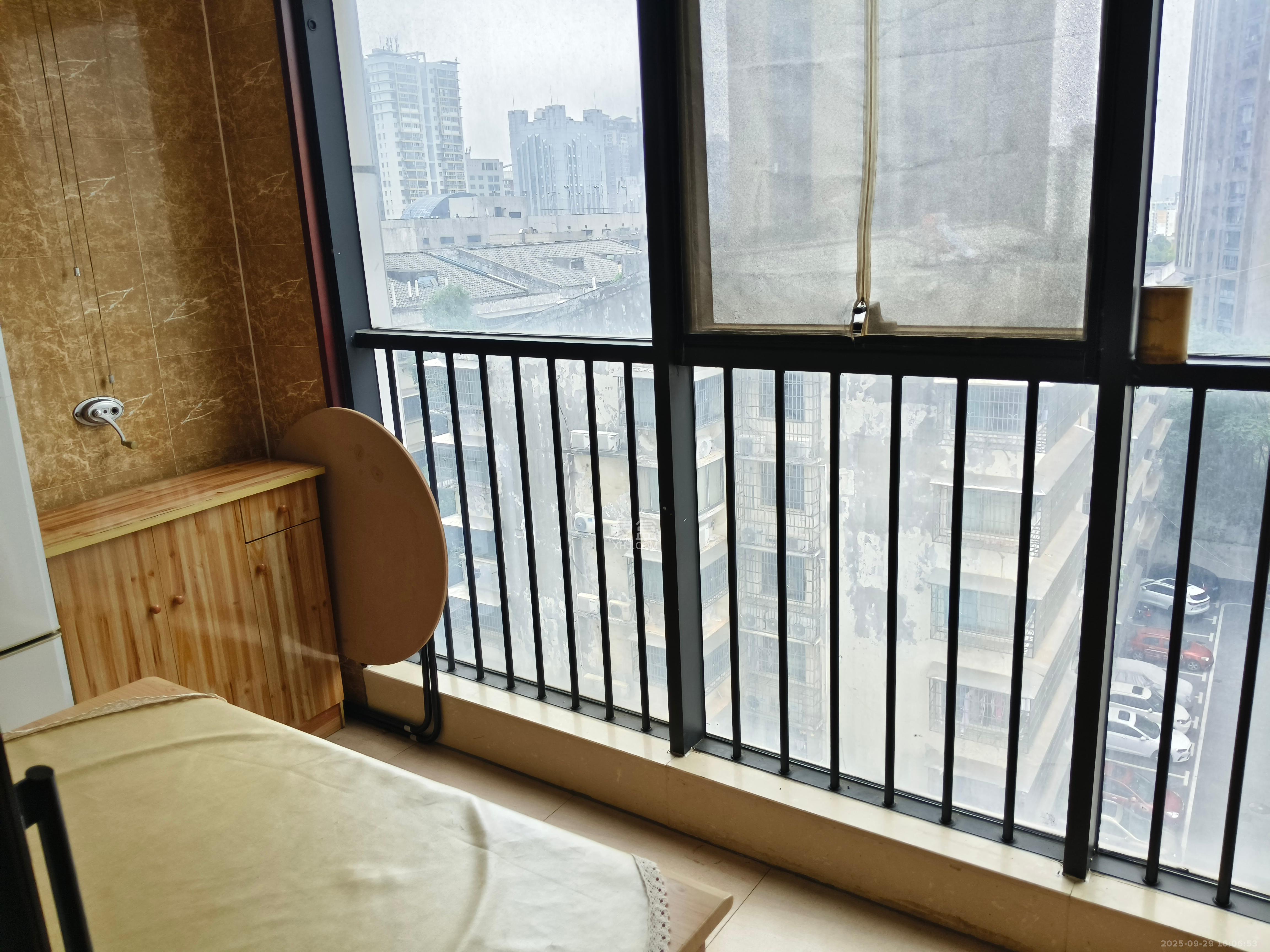 东塘瑞府  2室1厅1卫   2300.00元/月室内图