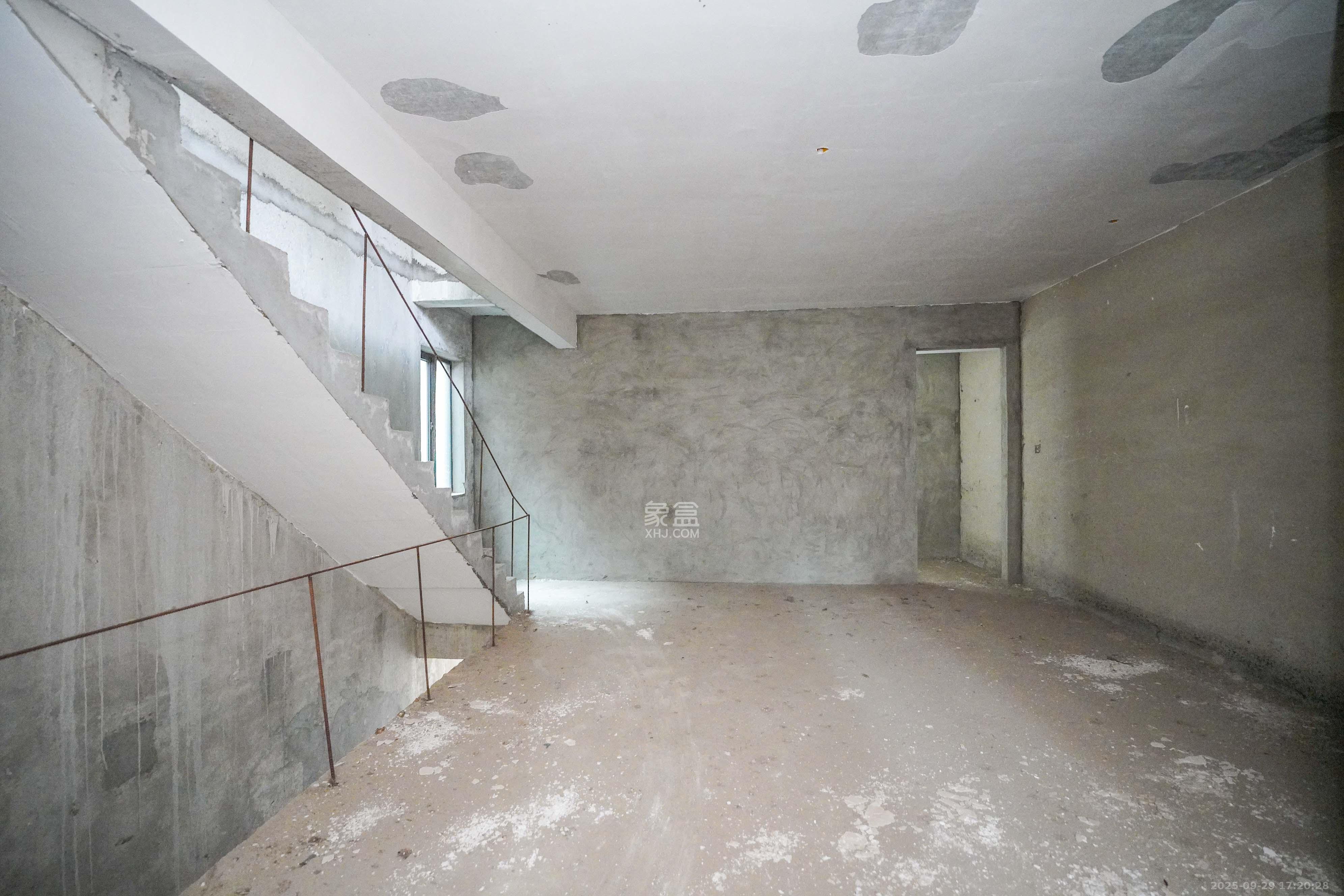 海伦堡爱ME城市 6室3厅3卫 228.0万 海伦堡爱ME城市 6室3厅3卫 228.0万卧室