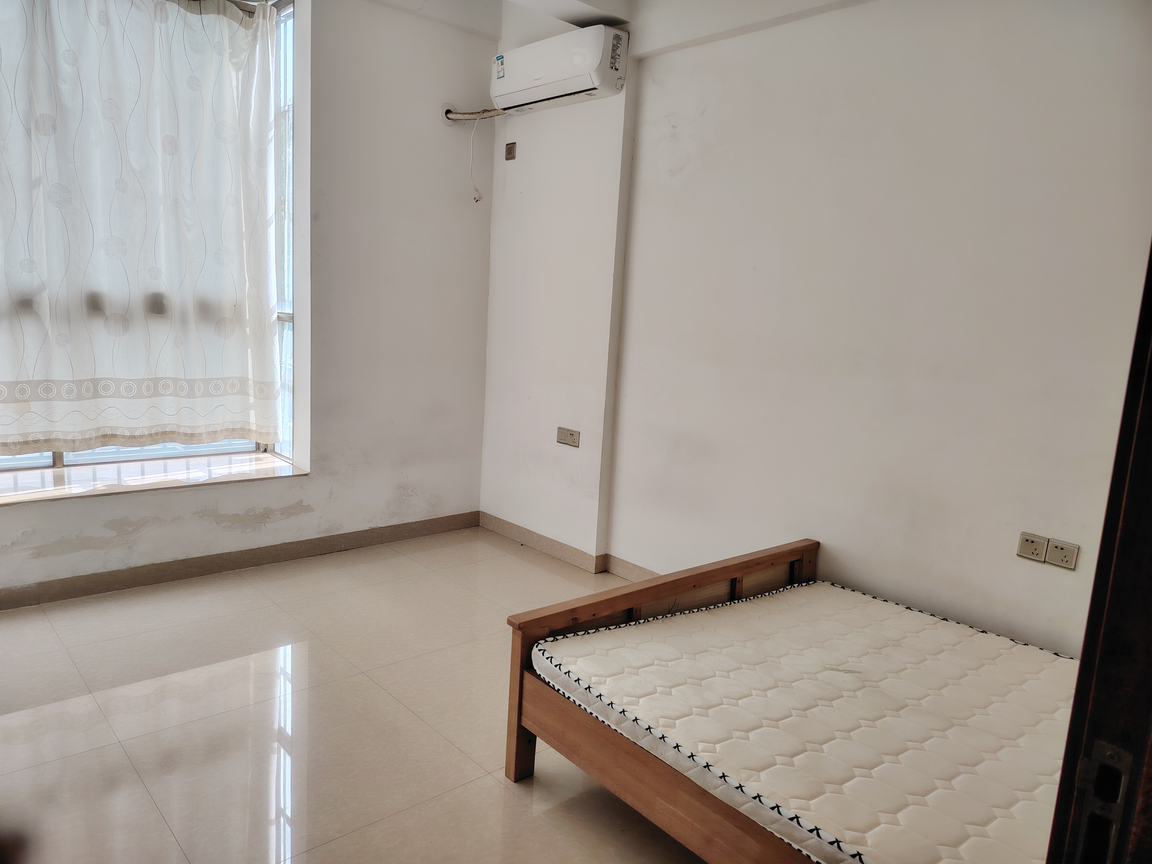 金牛山小区（海秀中路70-5号）  3室2厅1卫    2300.0元/月室内图