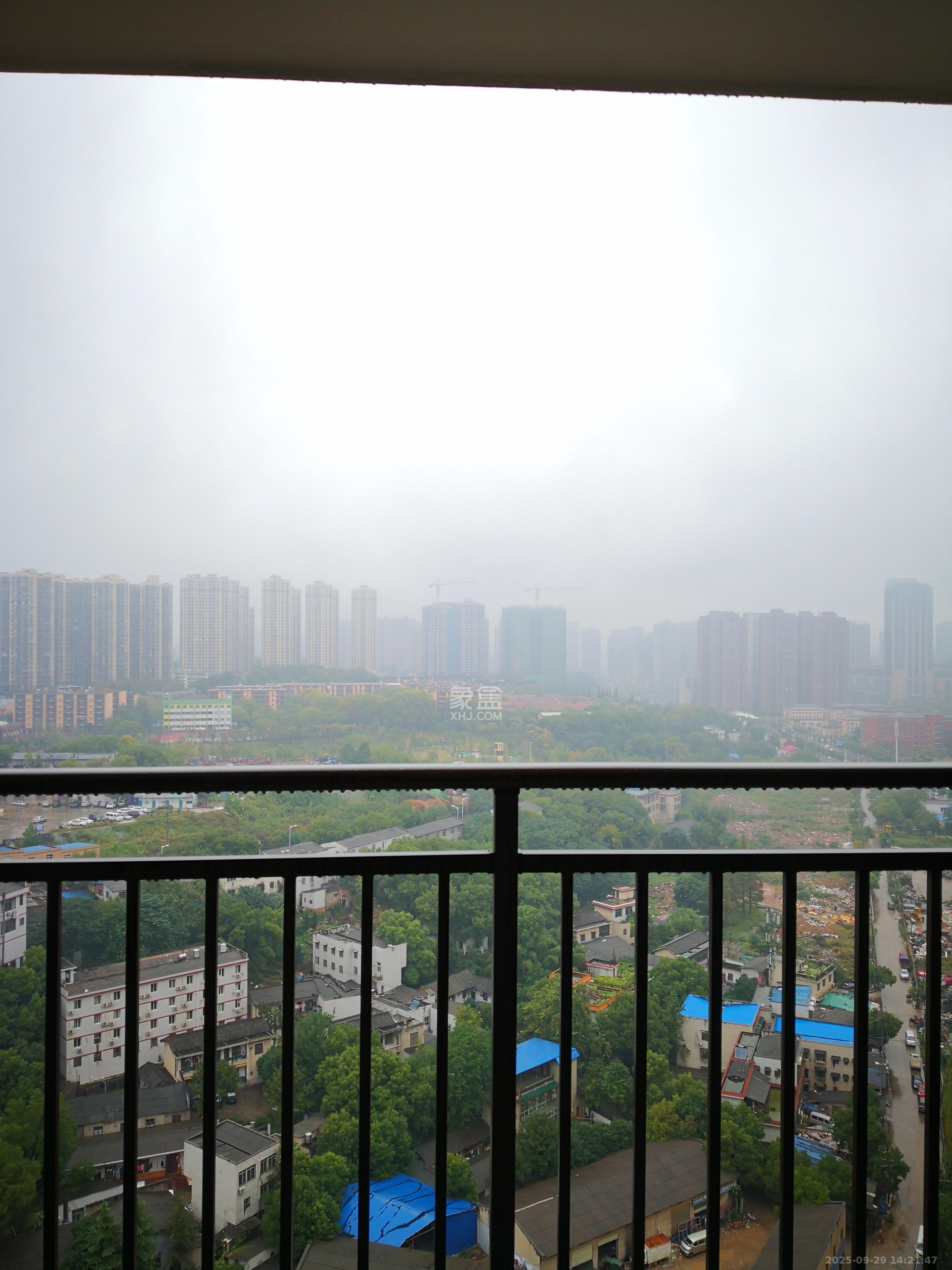 德润小区(丰升德润小区) 2室2厅1卫 2100.0元/月 德润小区(丰升德润小区) 2室2厅1卫 2100.0元/月室内图