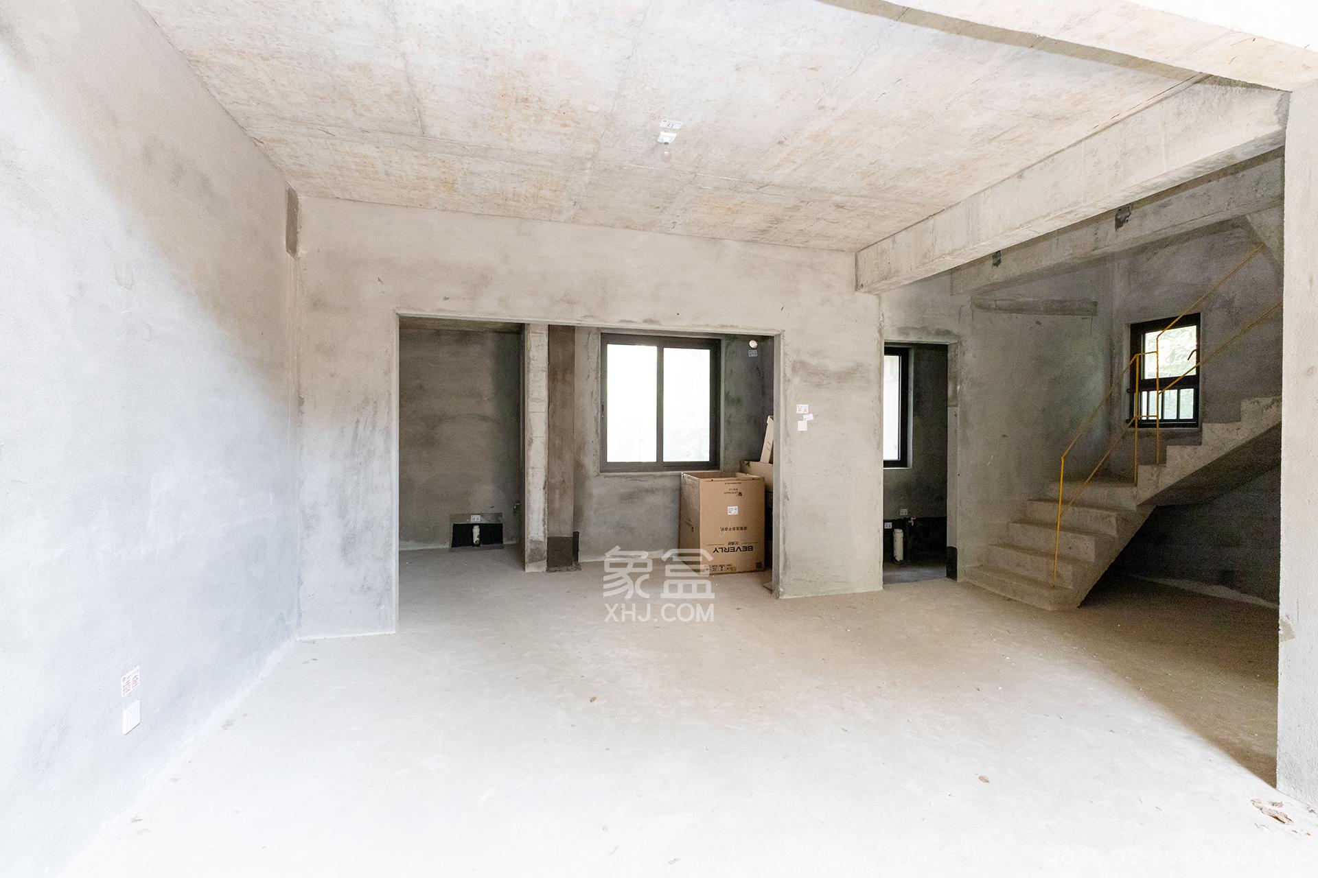 龙湖璟宸原著(龙湖紫宸) 4室2厅2卫 228.0万 龙湖璟宸原著(龙湖紫宸) 4室2厅2卫 228.0万客厅