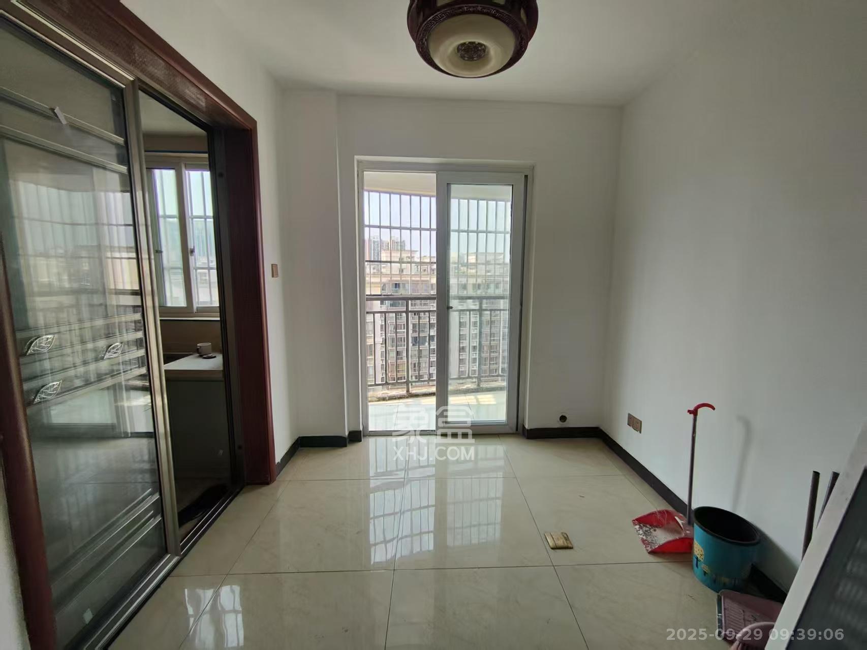 清政园(青政家园) 3室2厅2卫 2300.0元/月 清政园(青政家园) 3室2厅2卫 2300.0元/月室内图