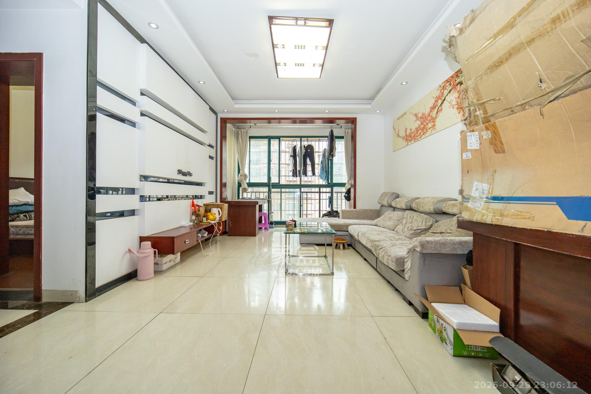 银盘鑫城 2室2厅1卫 43.0万 银盘鑫城 2室2厅1卫 43.0万客厅