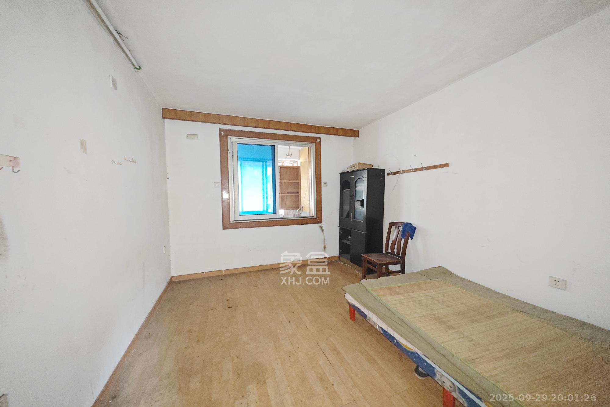 华达家园  4室2厅1卫    51.0万卧室