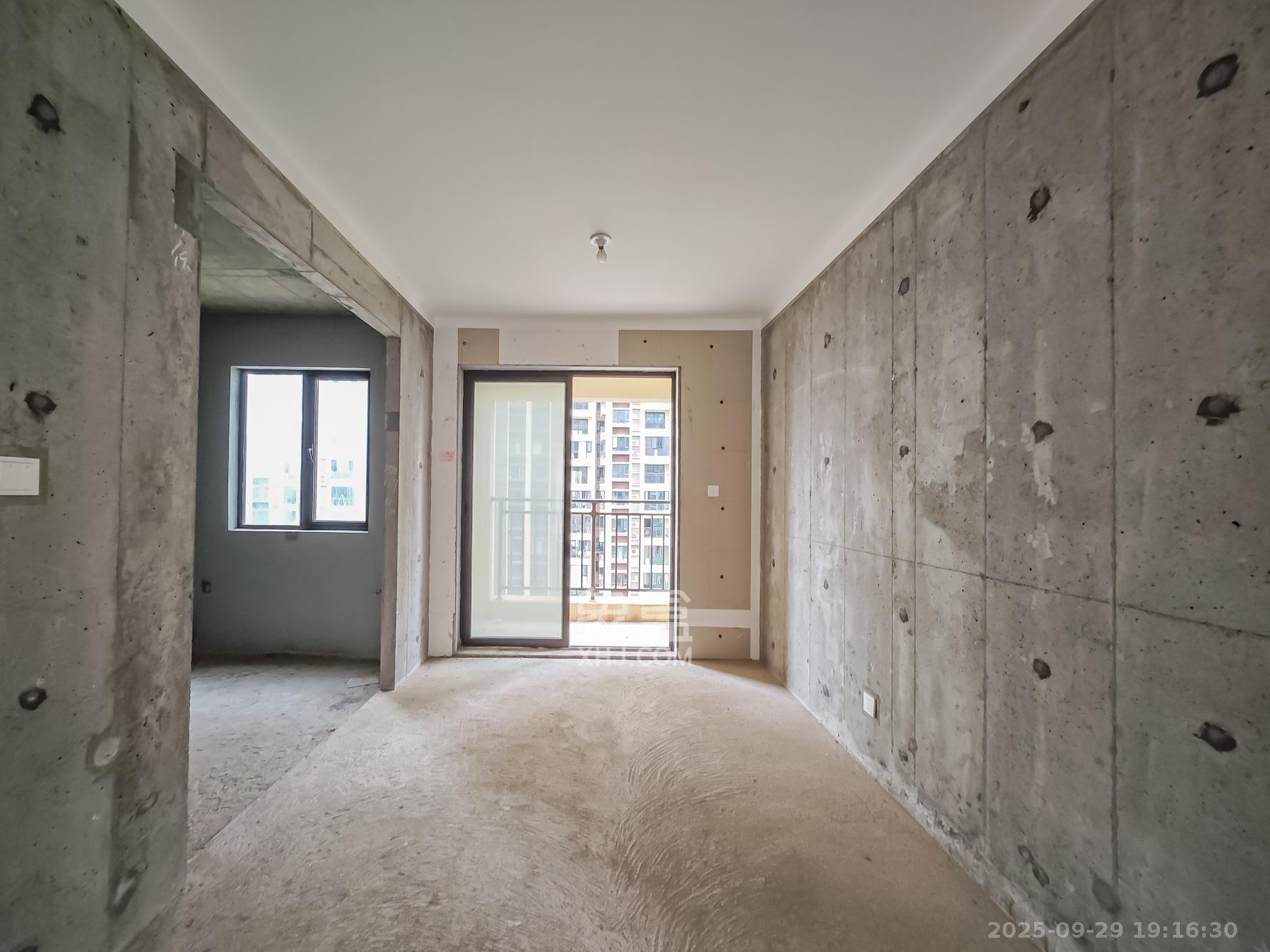 恒基旭辉湖山赋 4室2厅2卫 89.0万 恒基旭辉湖山赋 4室2厅2卫 89.0万客厅