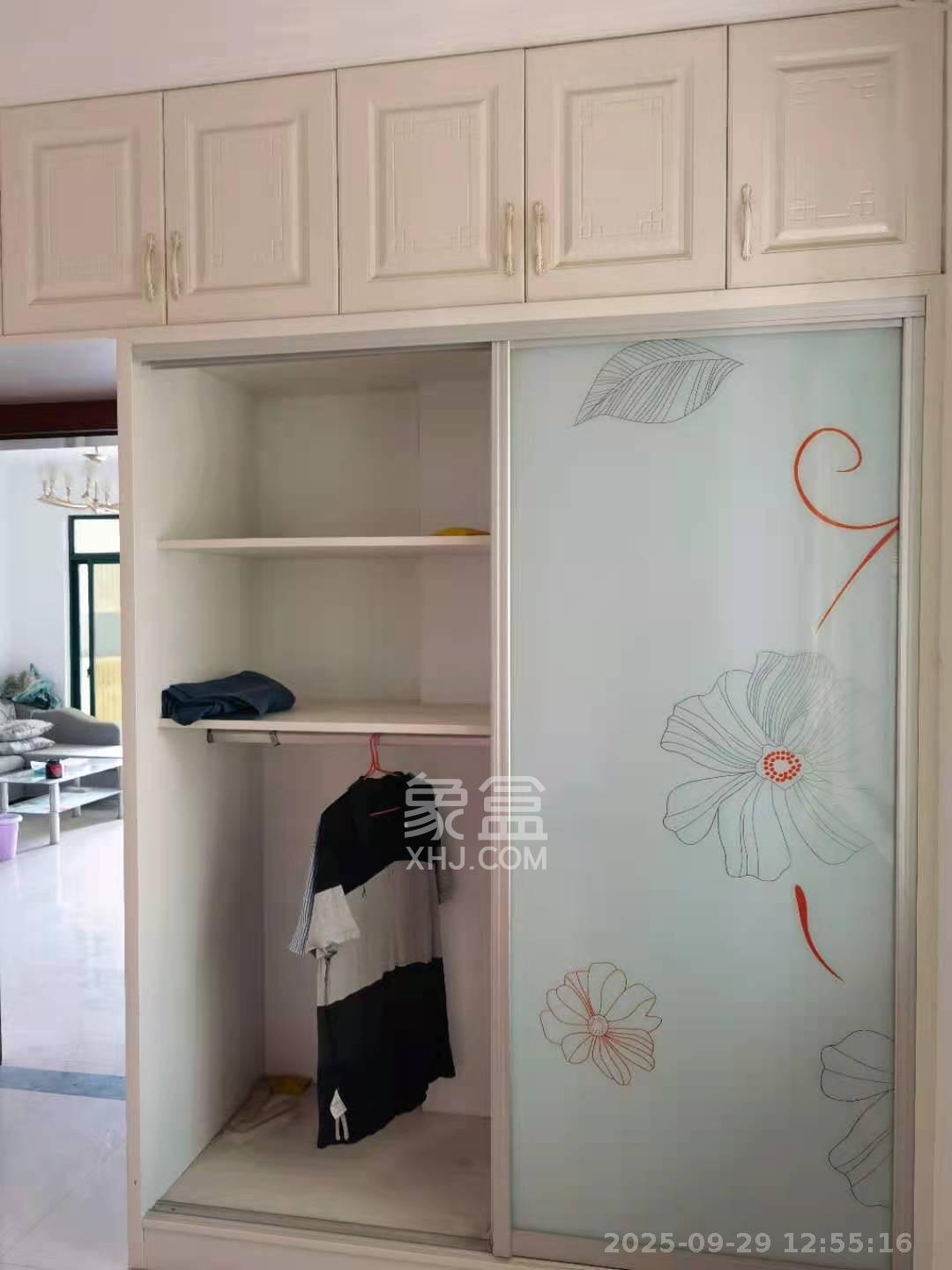 西韵佳苑 2室1厅1卫 2300.0元/月 西韵佳苑 2室1厅1卫 2300.0元/月室内图