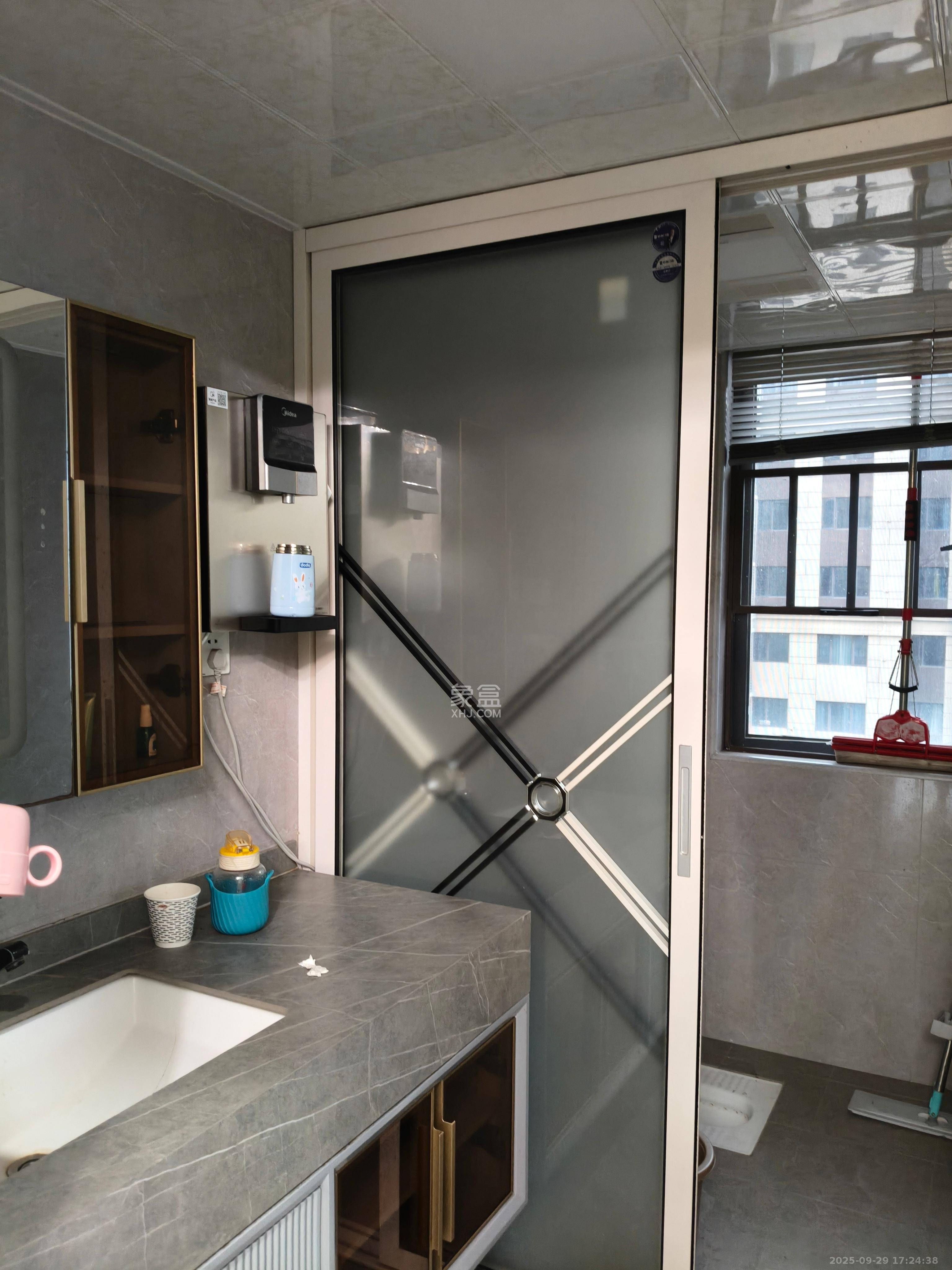 星湖湾二期高层  3室1厅2卫    2800.0元/月室内图