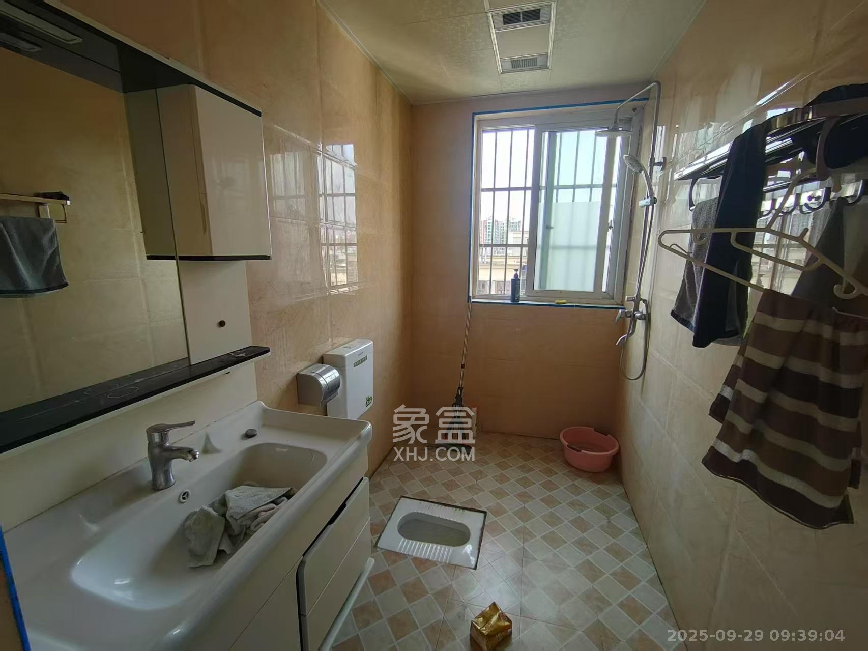 清政园(青政家园) 3室2厅2卫 2300.0元/月 清政园(青政家园) 3室2厅2卫 2300.0元/月室内图