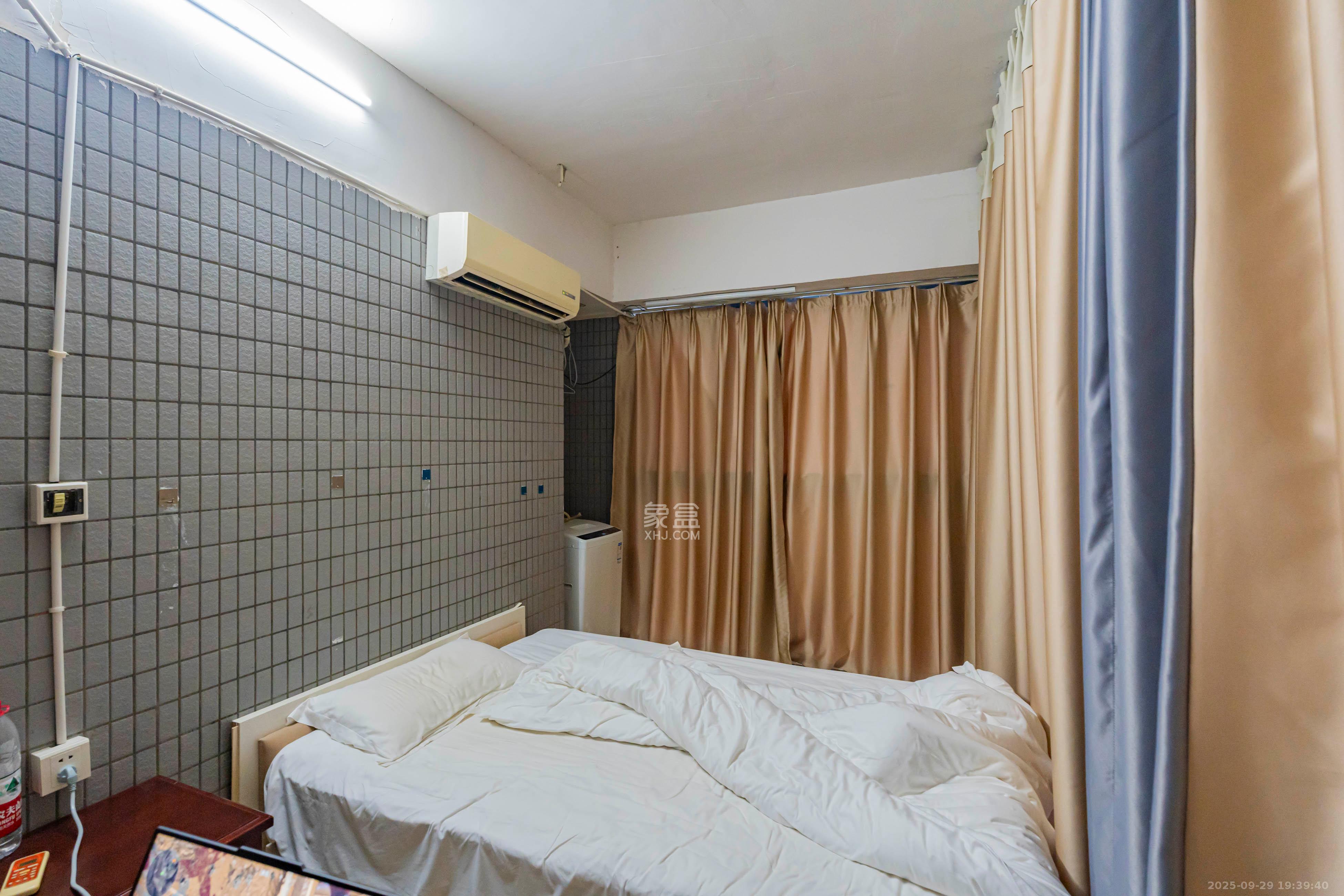 名富公寓  1室1厅1卫    30.0万卧室