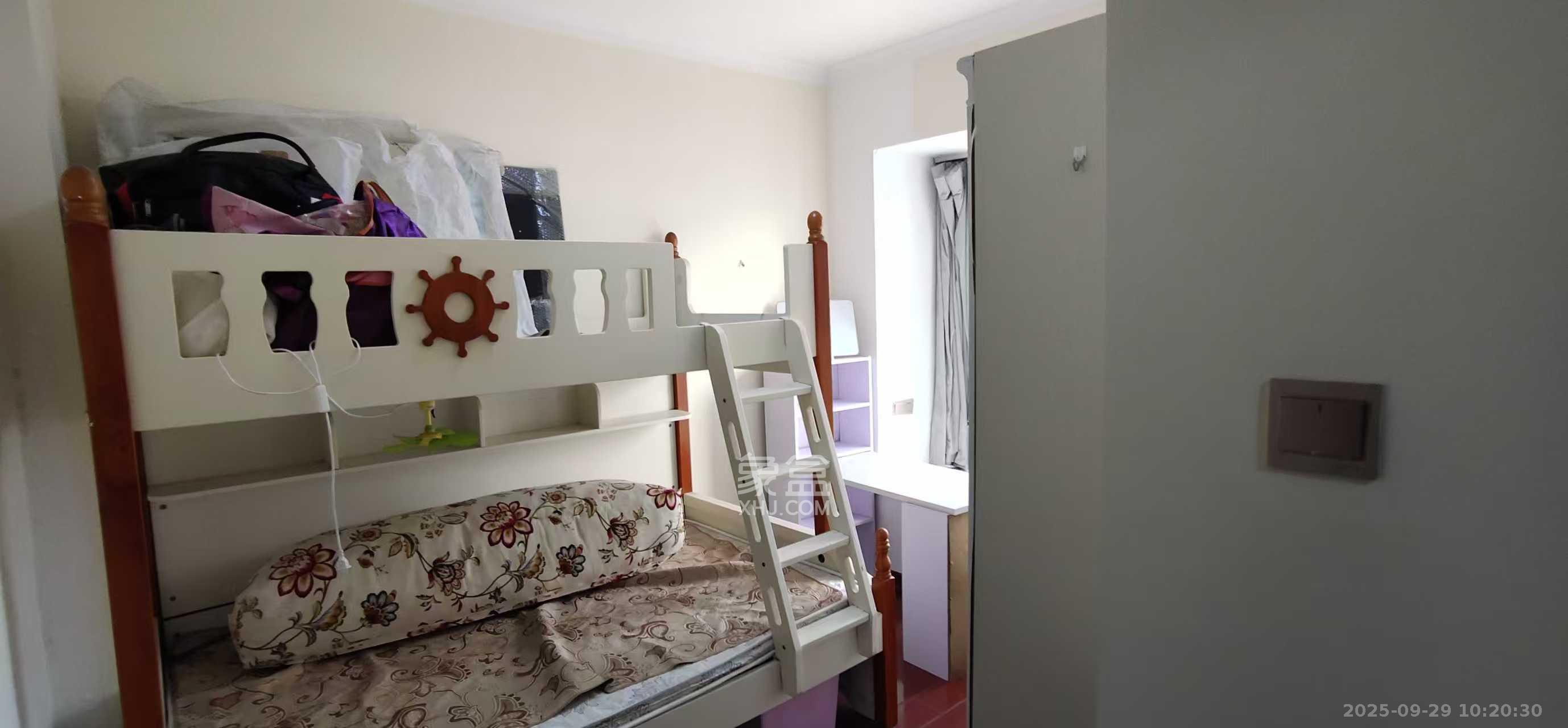 卓越蔚蓝海岸三期  3室2厅2卫    2800.0元/月室内图