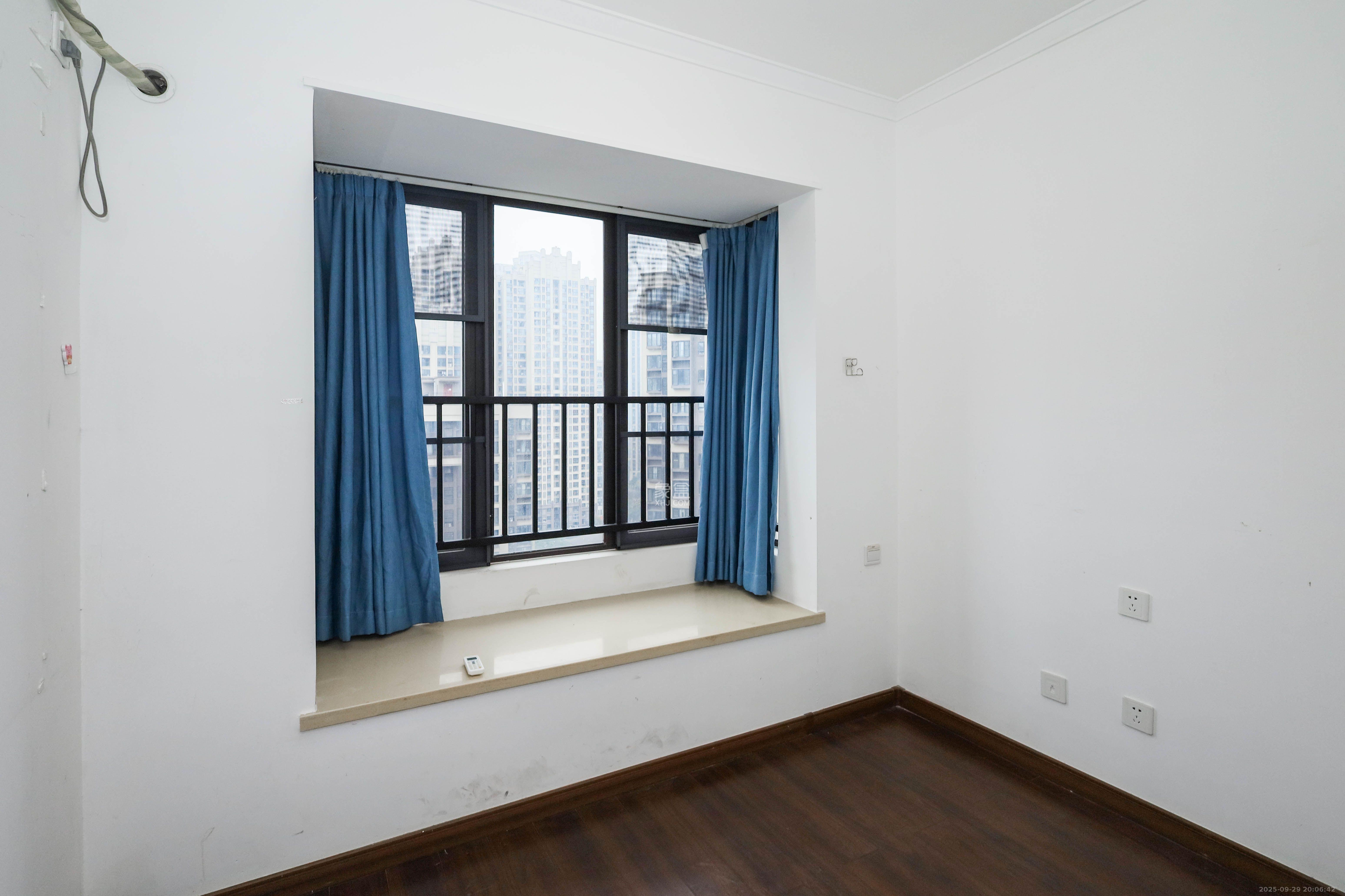 万科里梅溪郡 5室2厅2卫 4500.0元/月 万科里梅溪郡 5室2厅2卫 4500.0元/月室内图