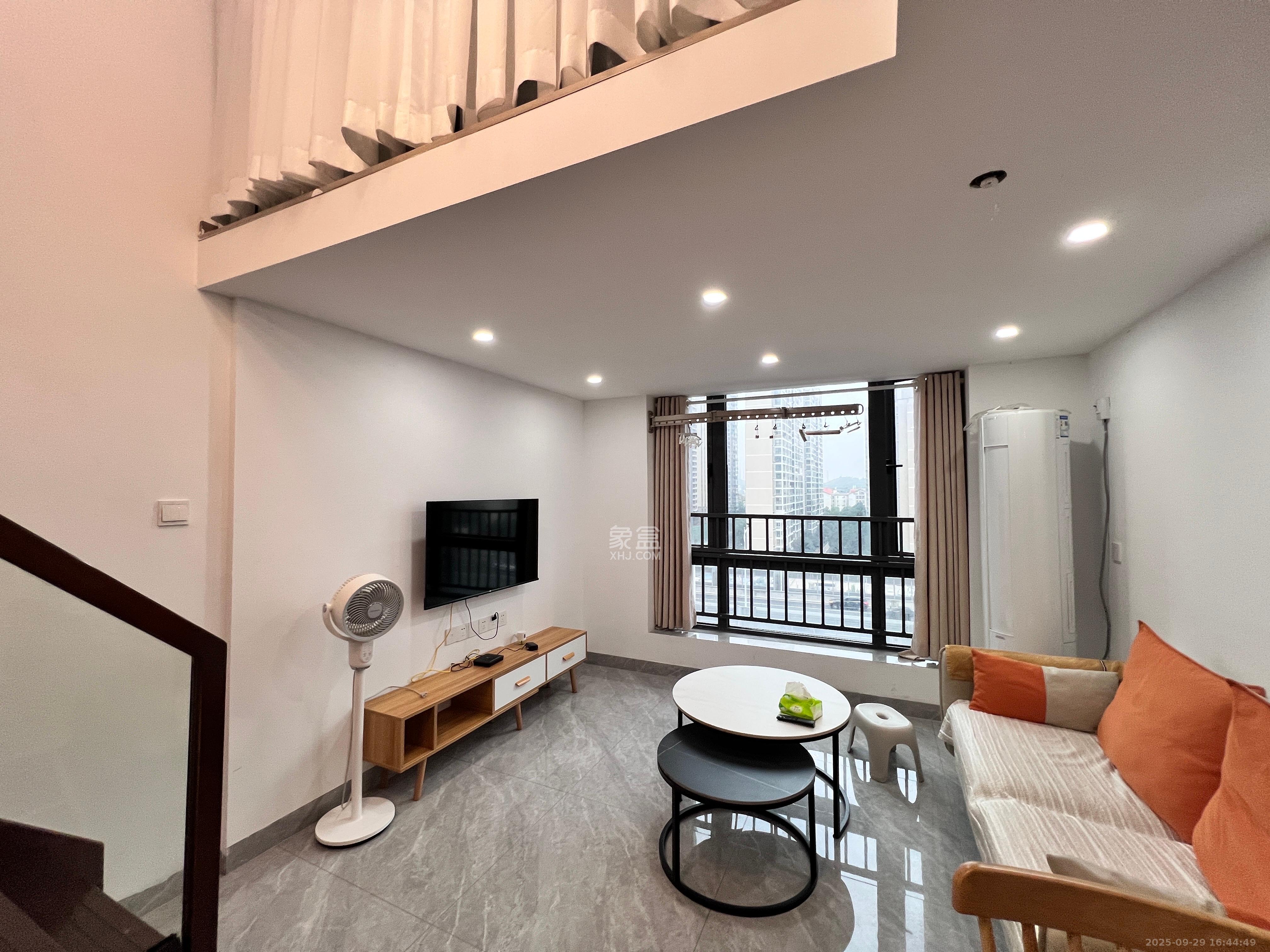 藏珑湖上公馆  1室1厅1卫    2400.0元/月室内图