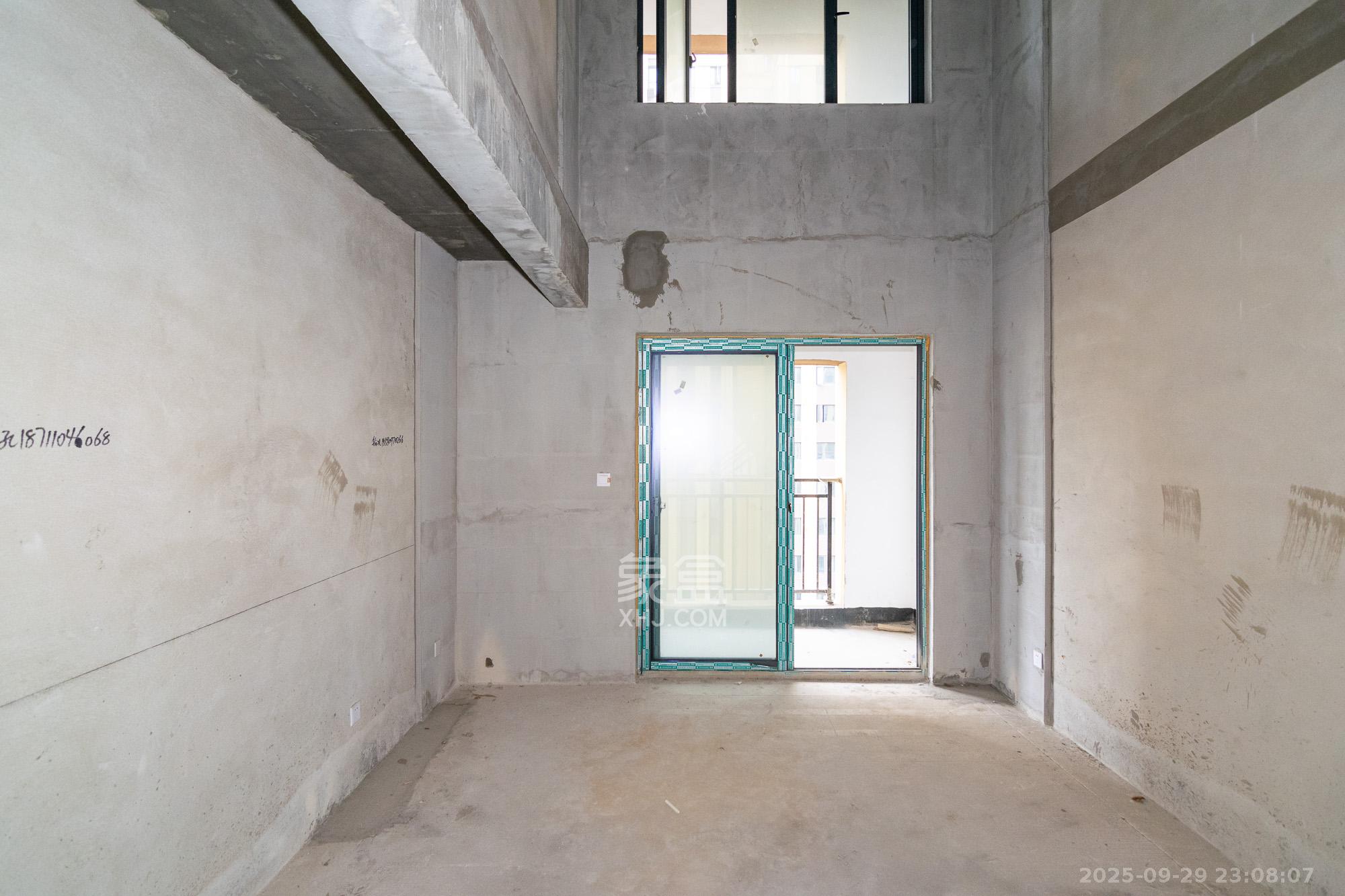 澳海谷山府 3室2厅1卫 70.0万 澳海谷山府 3室2厅1卫 70.0万客厅