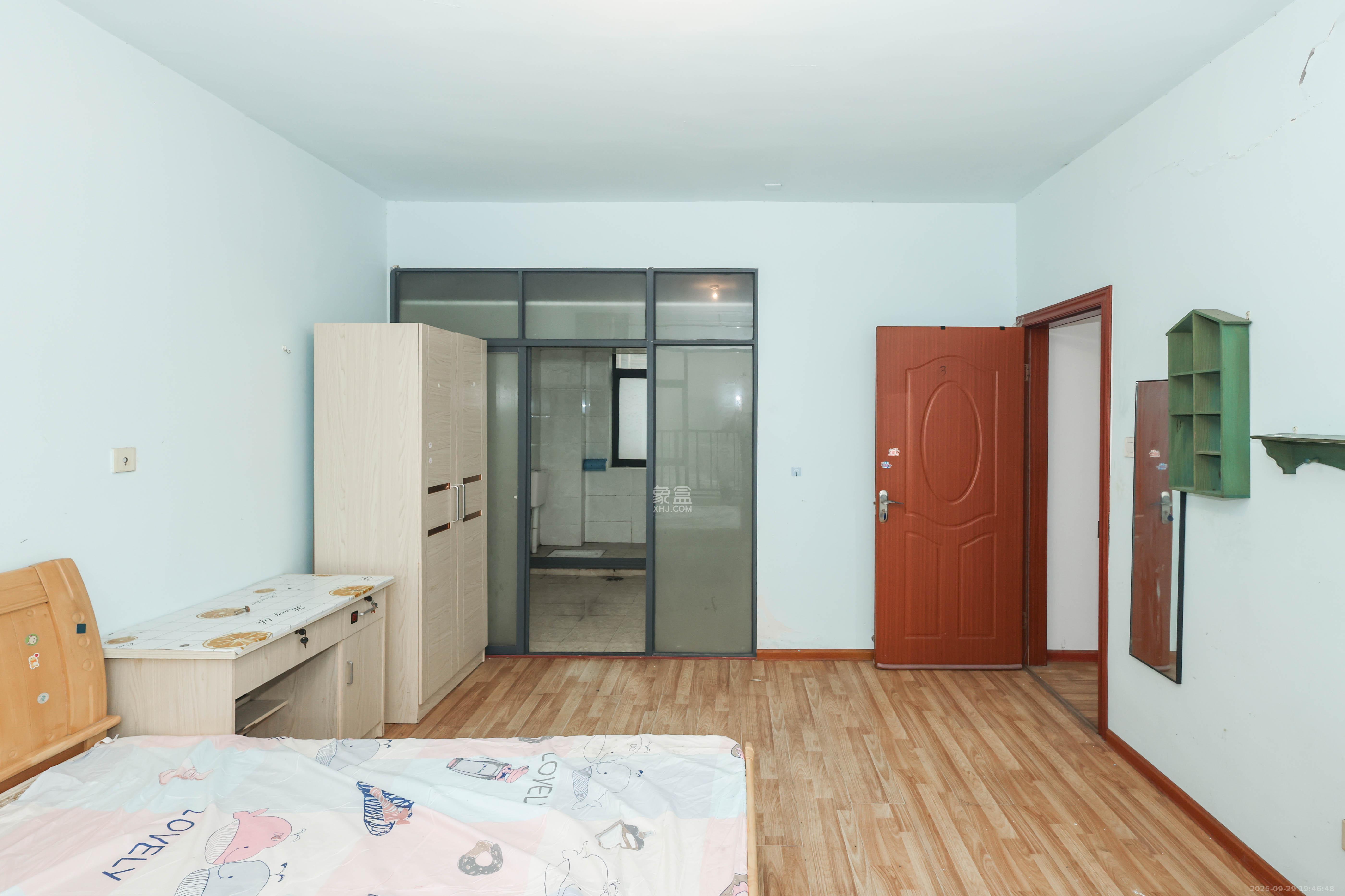 天元涉外景园B区 3室2厅2卫 78.0万 天元涉外景园B区 3室2厅2卫 78.0万卧室