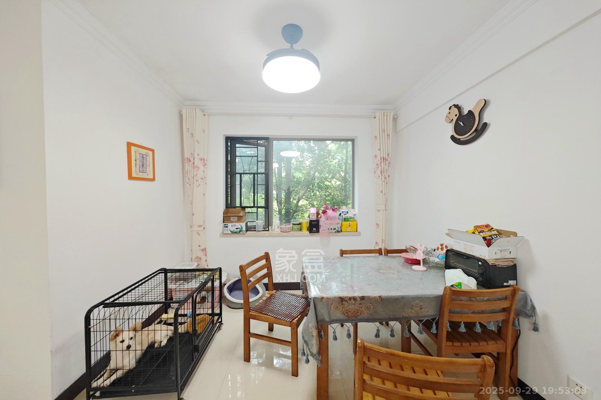 新城新世界一二三期 2室2厅1卫 73.0万 新城新世界一二三期 2室2厅1卫 73.0万客厅