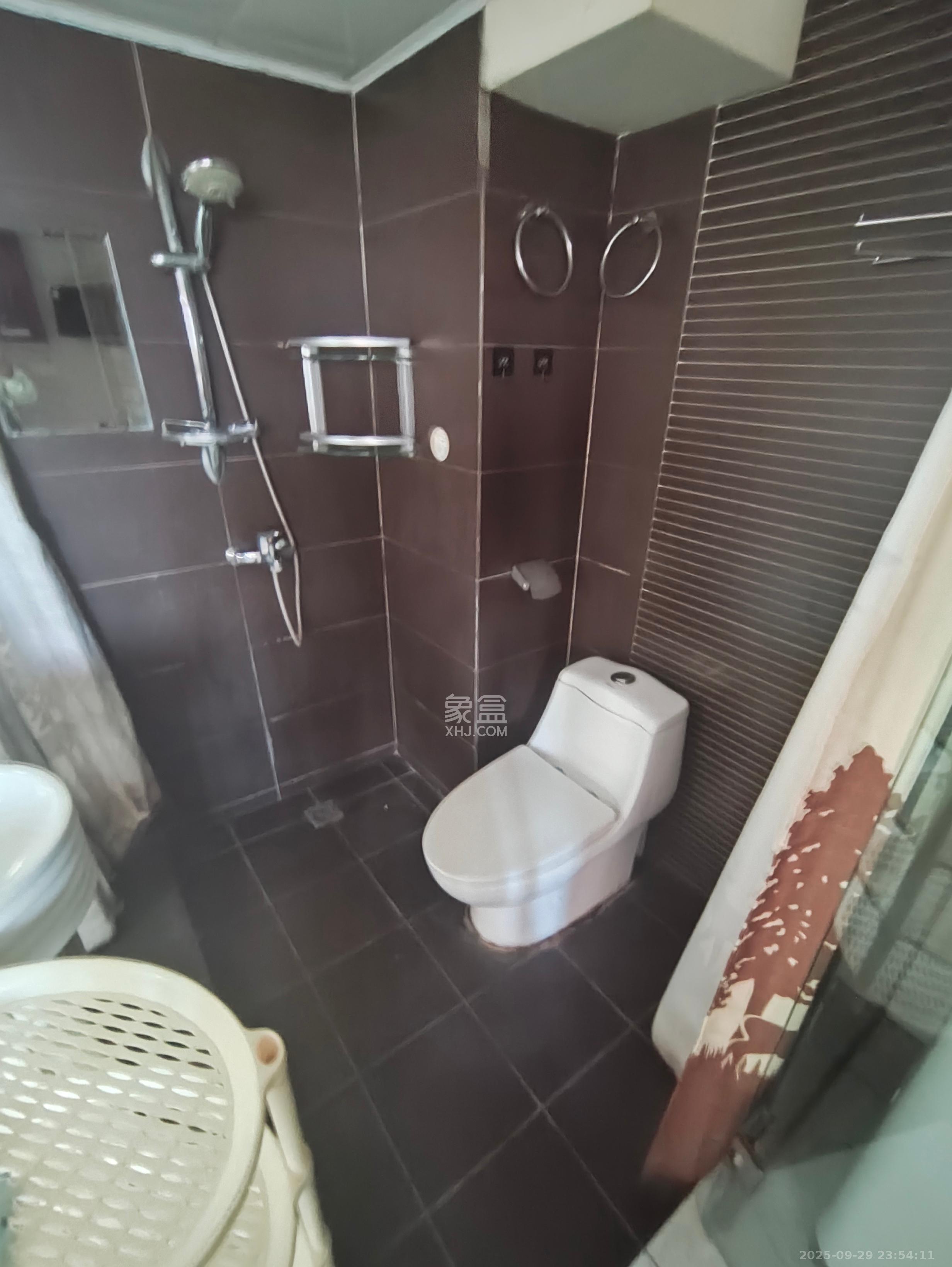 摩天一号 1室1厅1卫 3000.0元/月 摩天一号 1室1厅1卫 3000.0元/月室内图