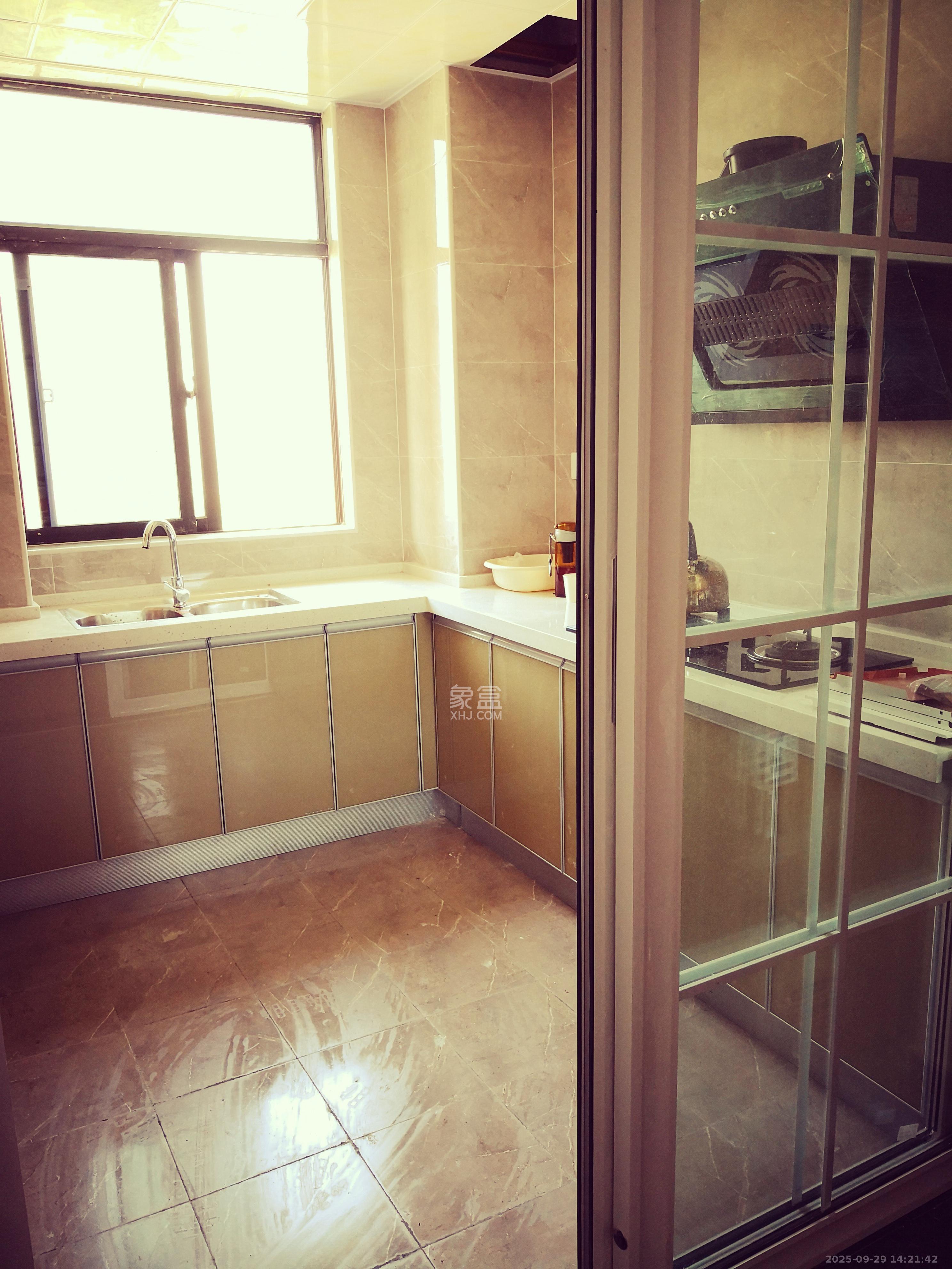 德润小区(丰升德润小区) 2室2厅1卫 2100.0元/月 德润小区(丰升德润小区) 2室2厅1卫 2100.0元/月室内图