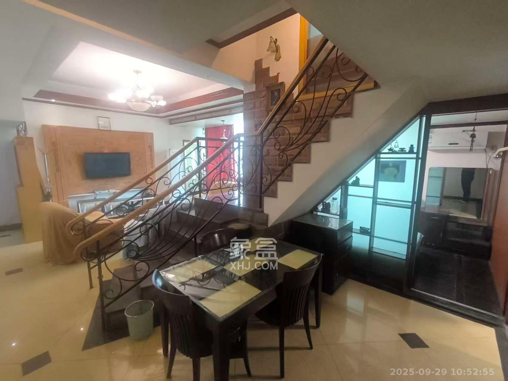 小瀛洲13号小区  4室2厅2卫    2500.0元/月室内图