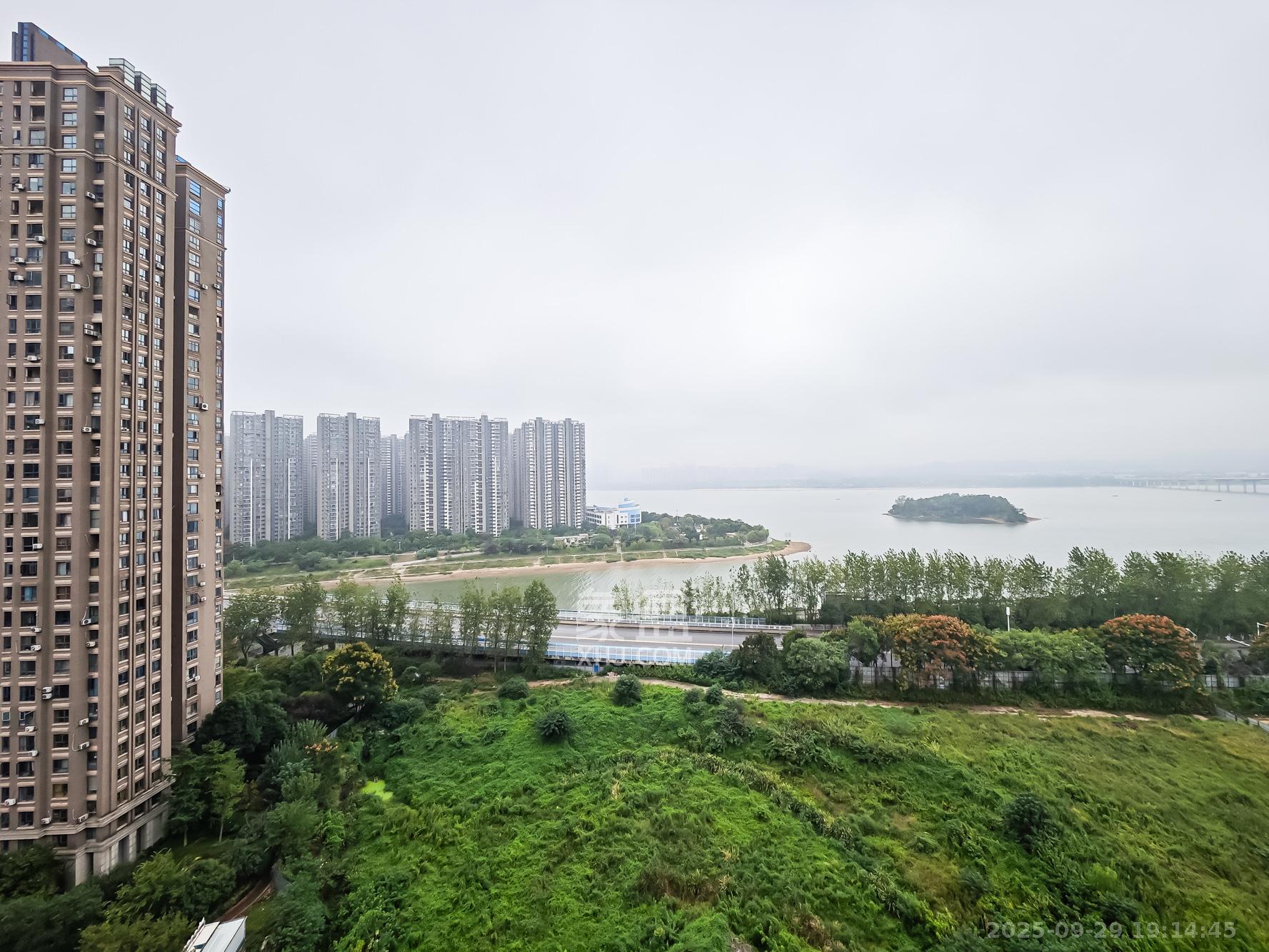 双湾国际(湘江御景花园) 2室2厅2卫 70.0万 双湾国际(湘江御景花园) 2室2厅2卫 70.0万其他