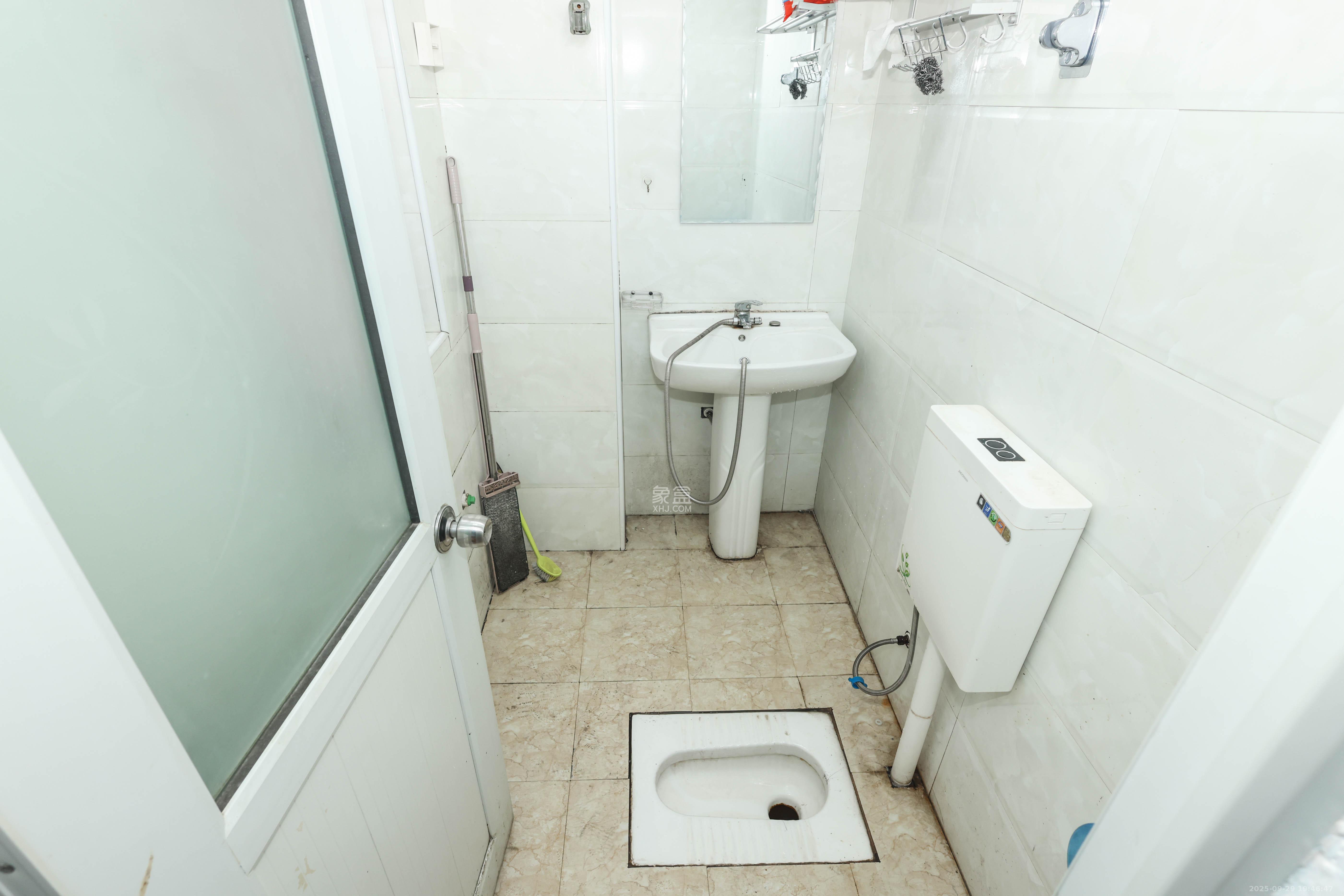 天元涉外景园B区  3室2厅2卫    78.0万卫生间