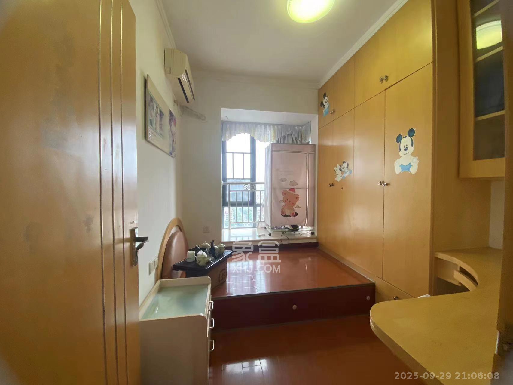 银港水晶城  3室2厅2卫    2600.0元/月室内图