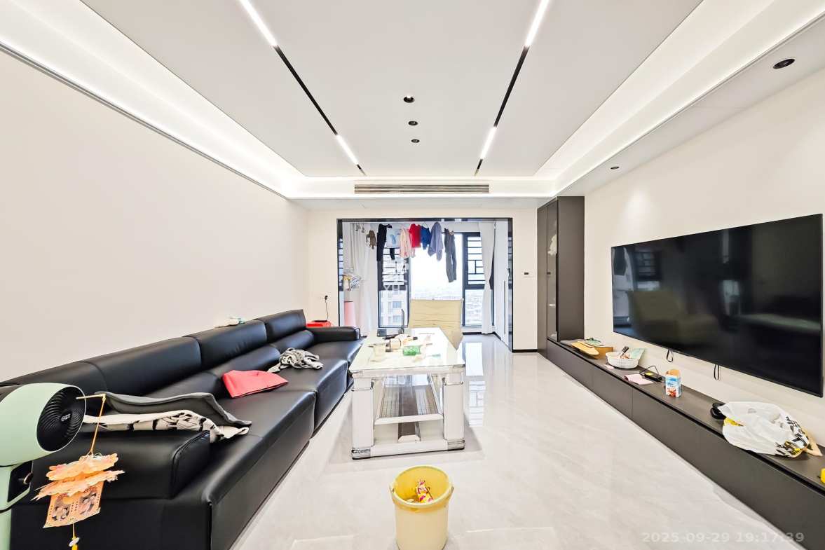 恒基旭辉湖山赋 3室2厅2卫 136.0万 恒基旭辉湖山赋 3室2厅2卫 136.0万客厅