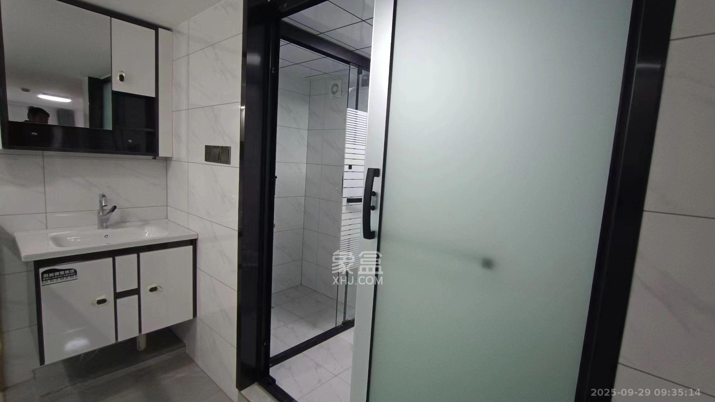 卓越江岸  1室1厅1卫    2400.0元/月室内图