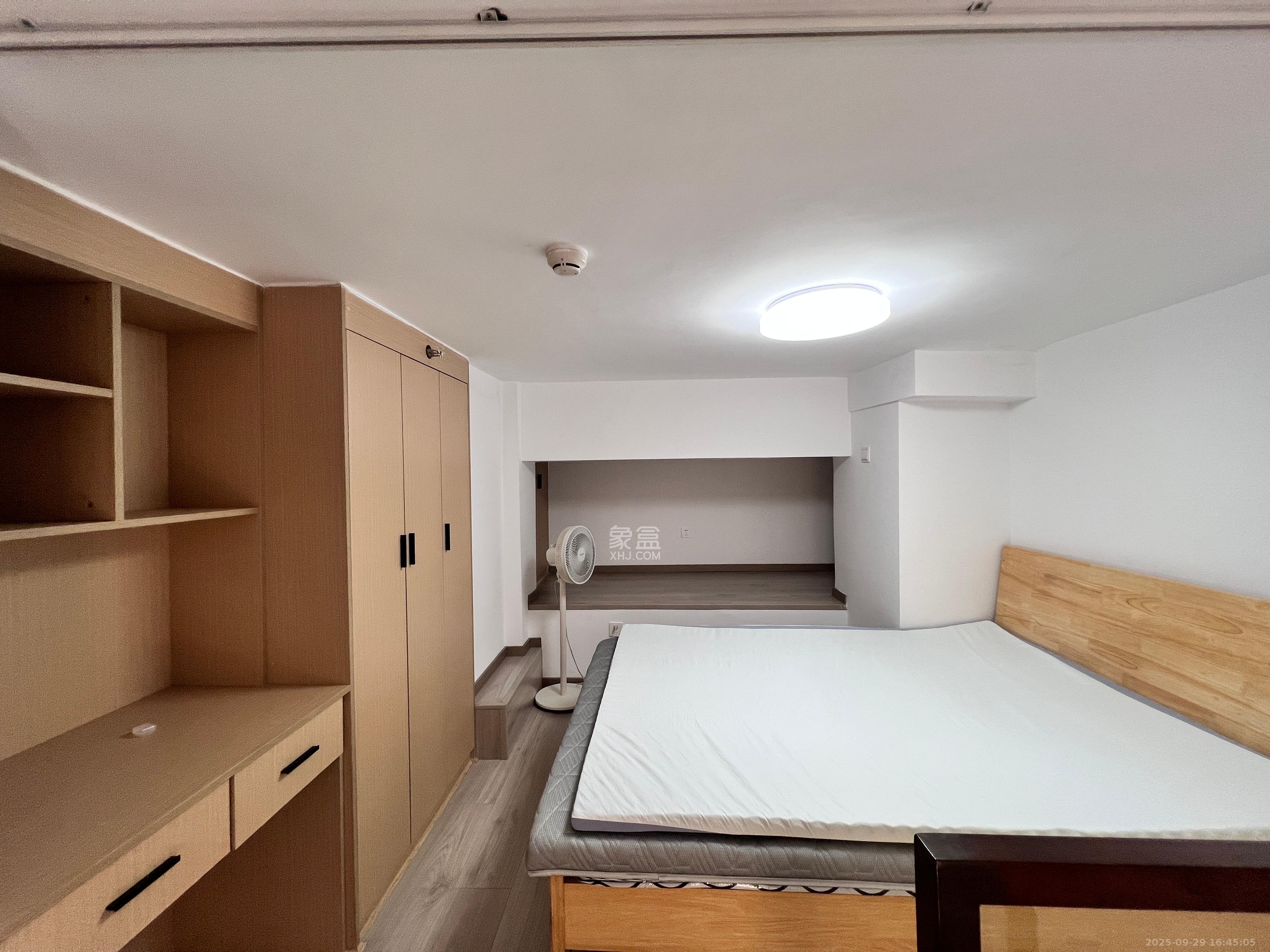 藏珑湖上公馆 1室1厅1卫 2400.0元/月 藏珑湖上公馆 1室1厅1卫 2400.0元/月室内图