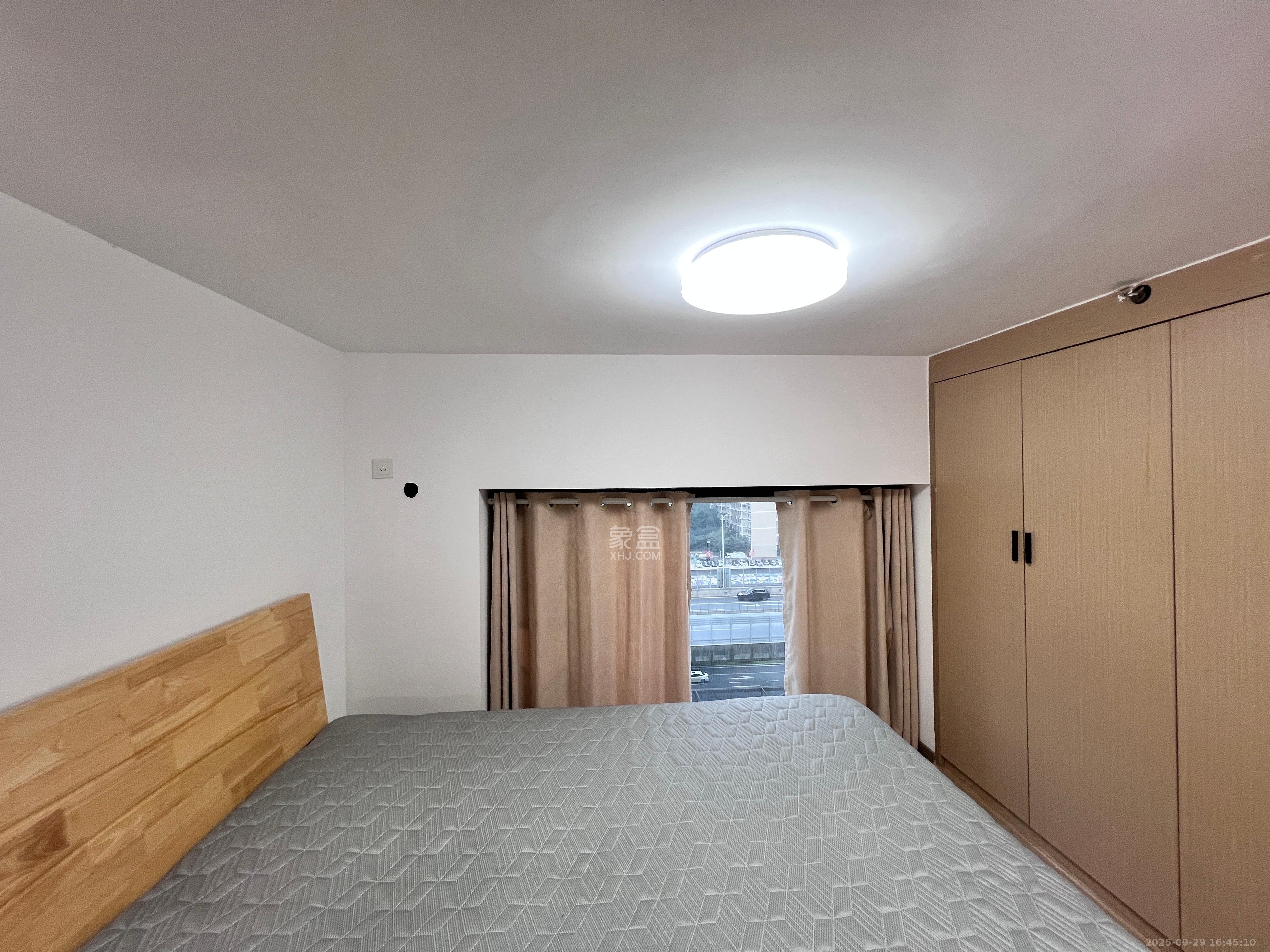 藏珑湖上公馆  1室1厅1卫    2400.0元/月室内图