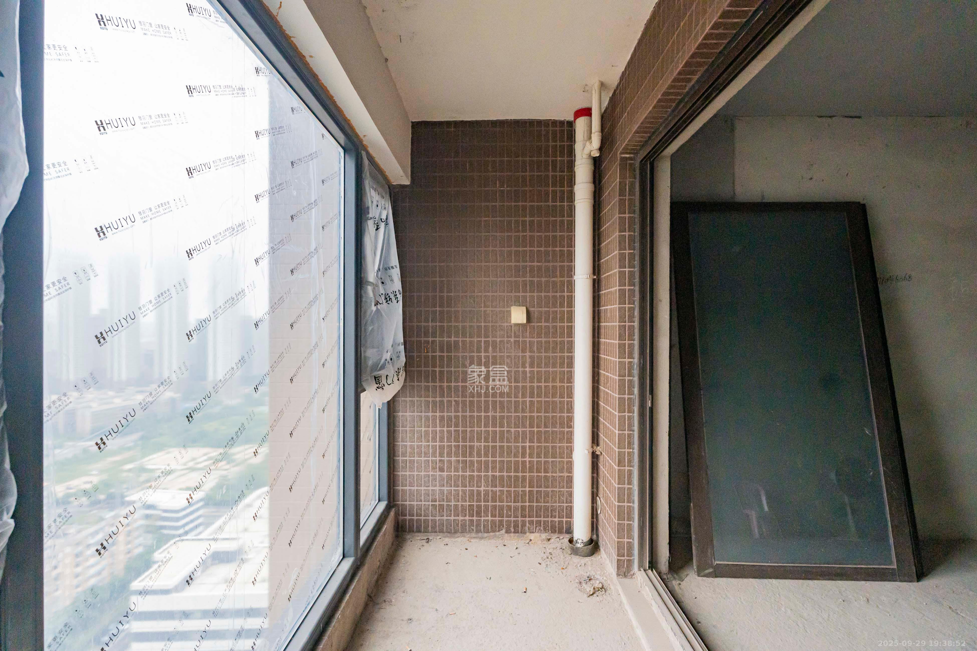 上园商住小区 4室1厅1卫 105.0万 上园商住小区 4室1厅1卫 105.0万阳台