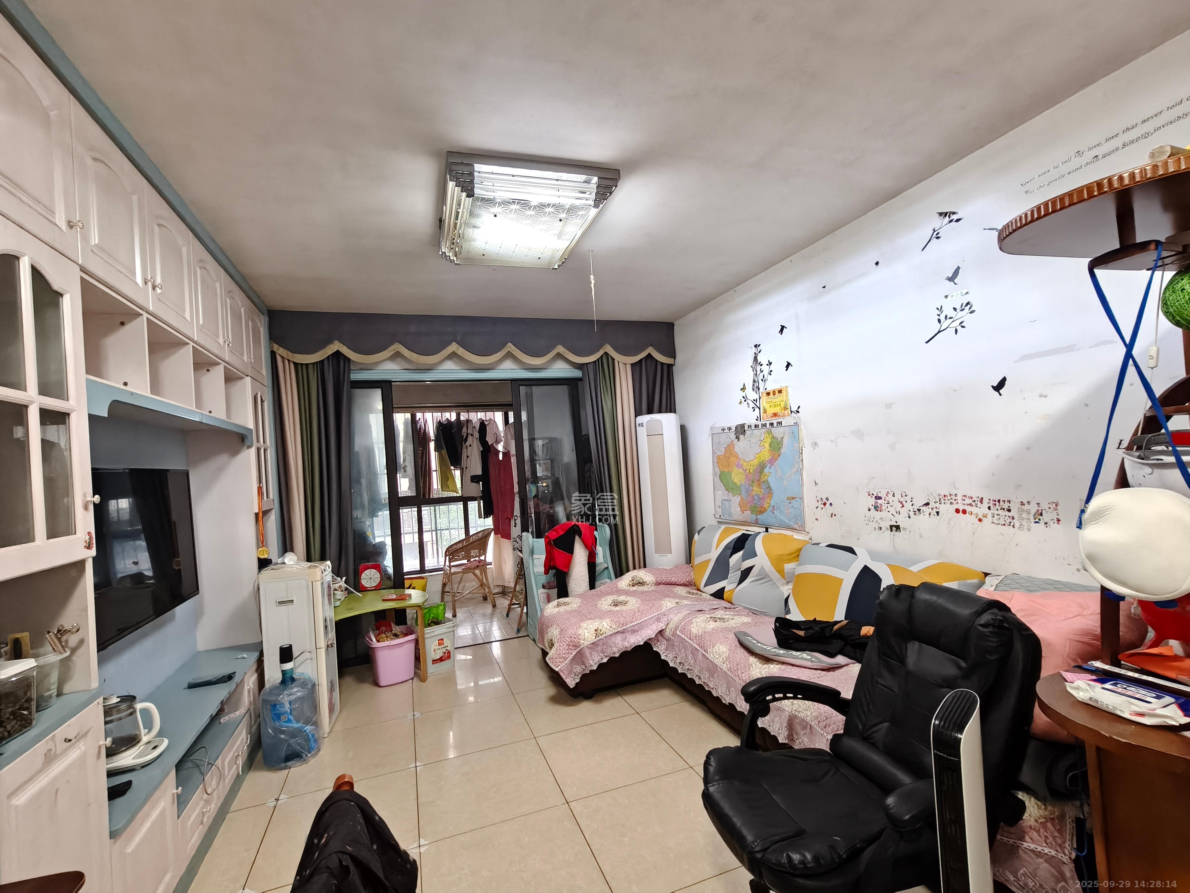 星湖湾一期高层 3室2厅1卫 2200.0元/月 星湖湾一期高层 3室2厅1卫 2200.0元/月室内图