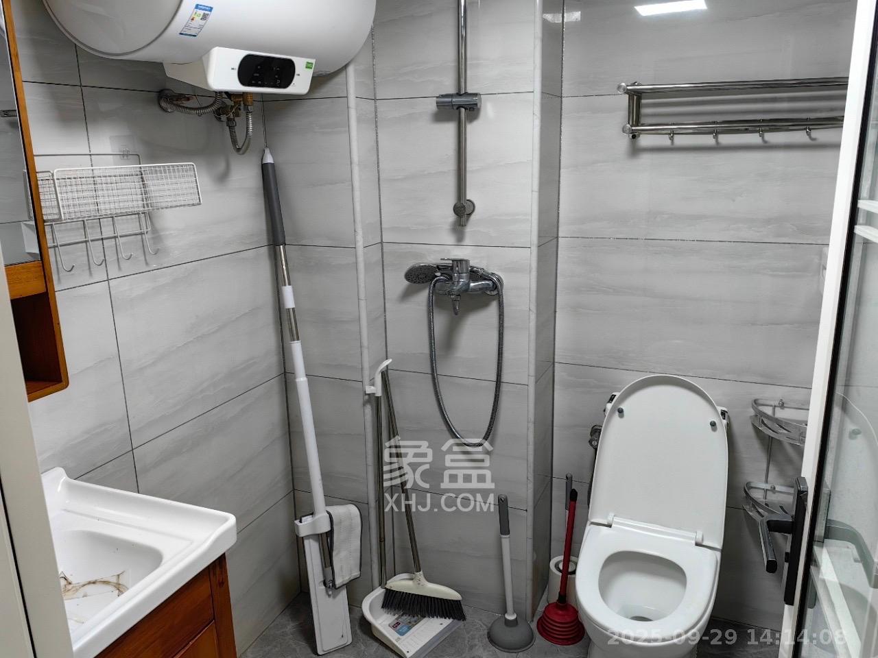 裕天国际商汇中心  1室1厅1卫    1500.0元/月 裕天国际商汇中心  1室1厅1卫    1500.0元/月室内图