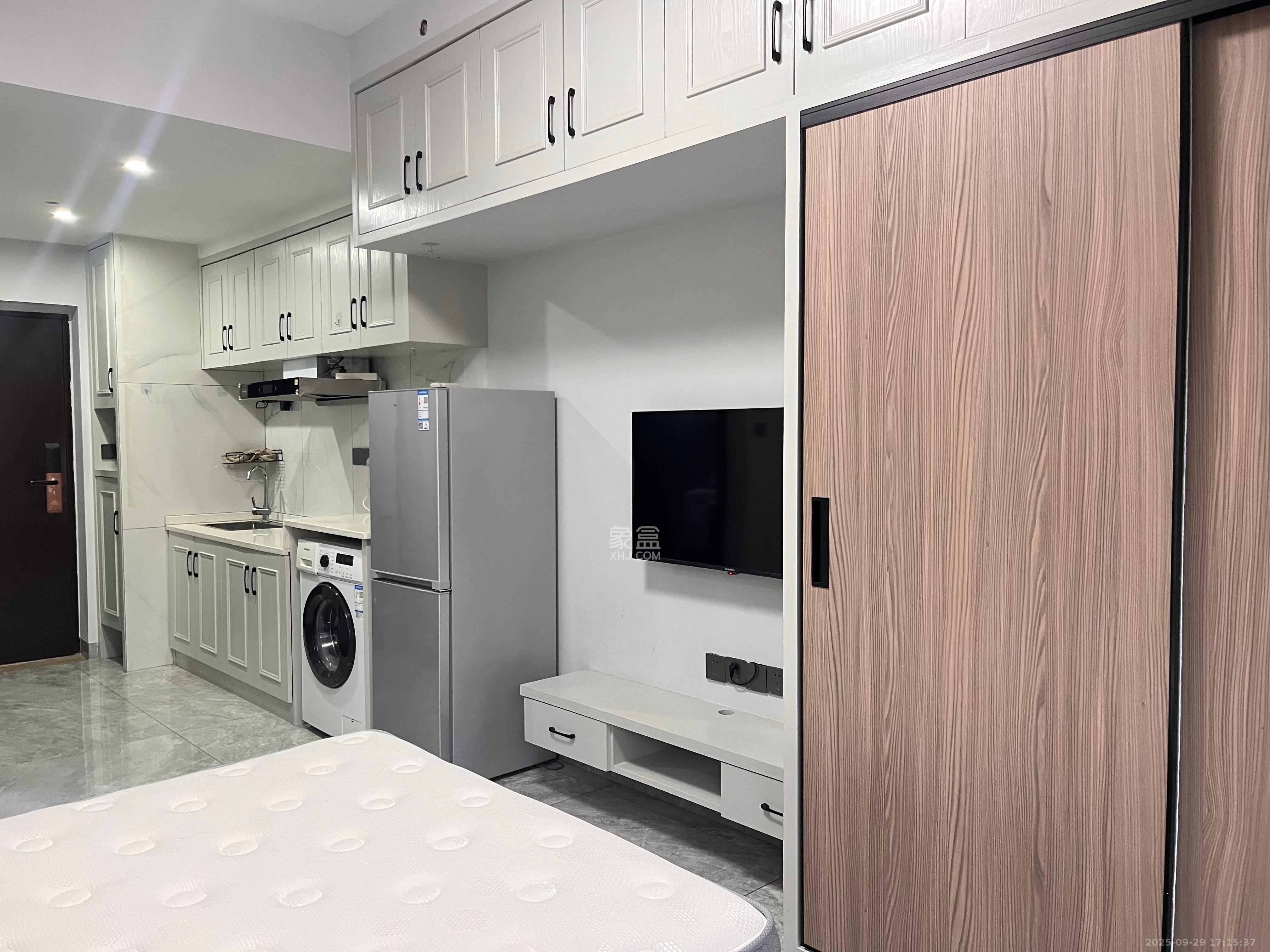 保利天禧EF区 1室1厅1卫 1600.0元/月 保利天禧EF区 1室1厅1卫 1600.0元/月室内图