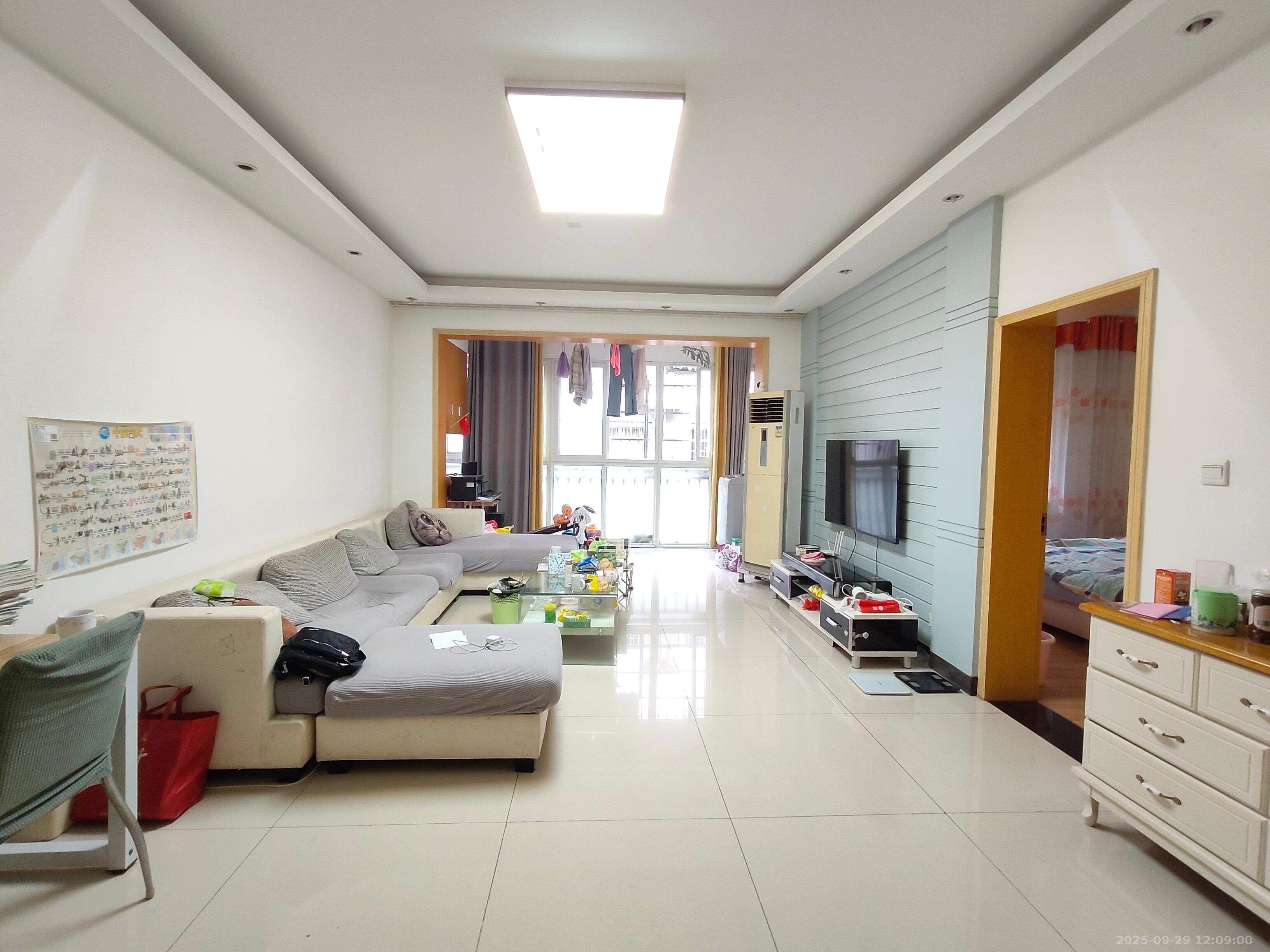 湘绣城 3室2厅1卫 1600.0元/月 湘绣城 3室2厅1卫 1600.0元/月室内图