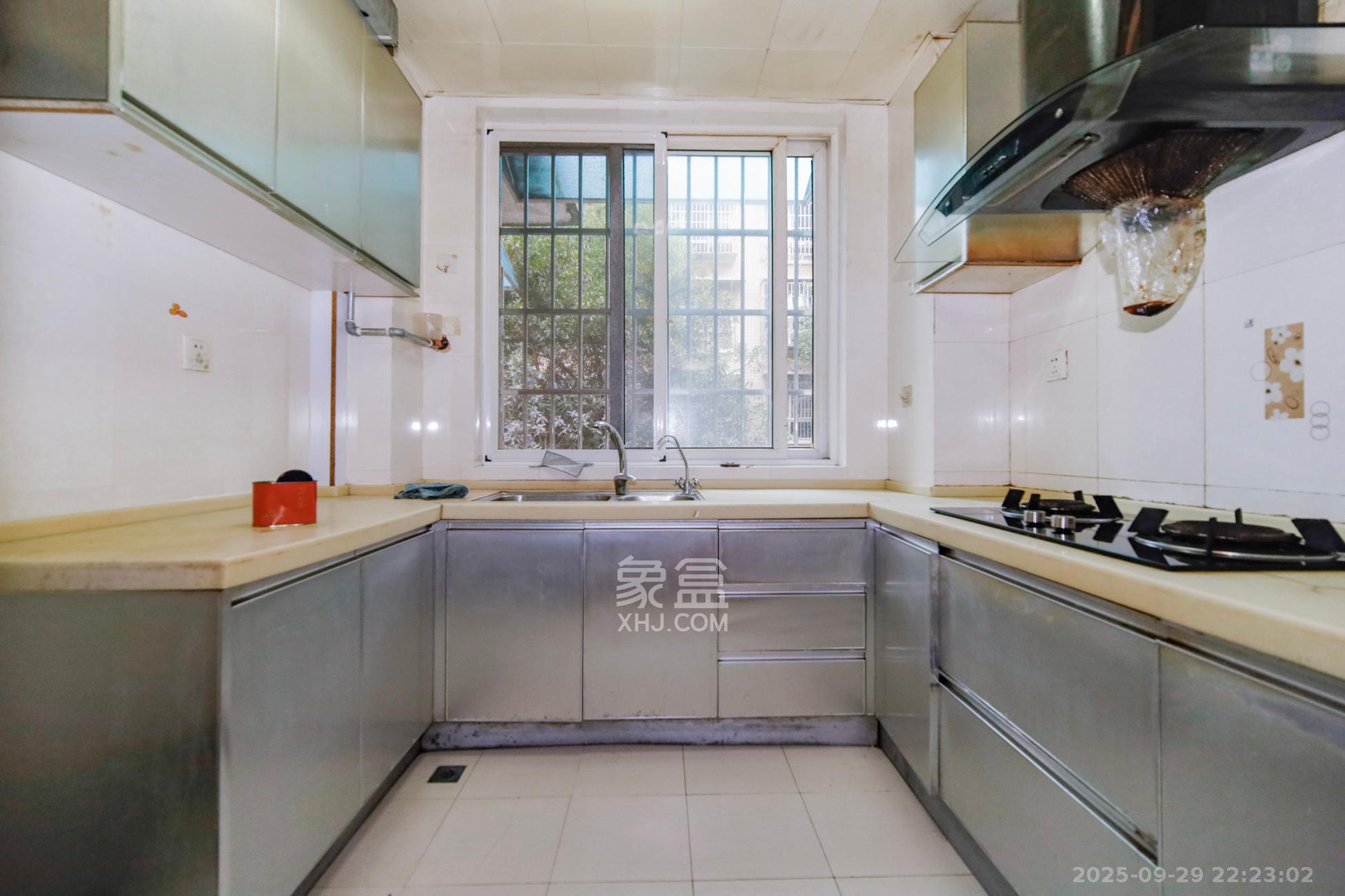 德馨园  2室2厅1卫    45.0万厨房