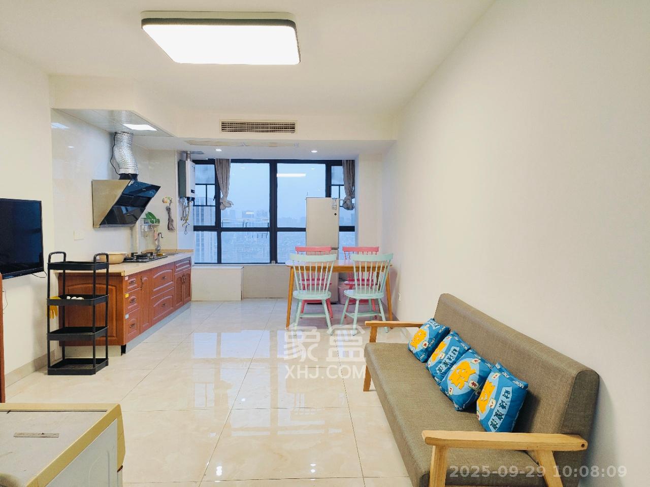 麓江春 3室2厅1卫 2400.0元/月 麓江春 3室2厅1卫 2400.0元/月室内图