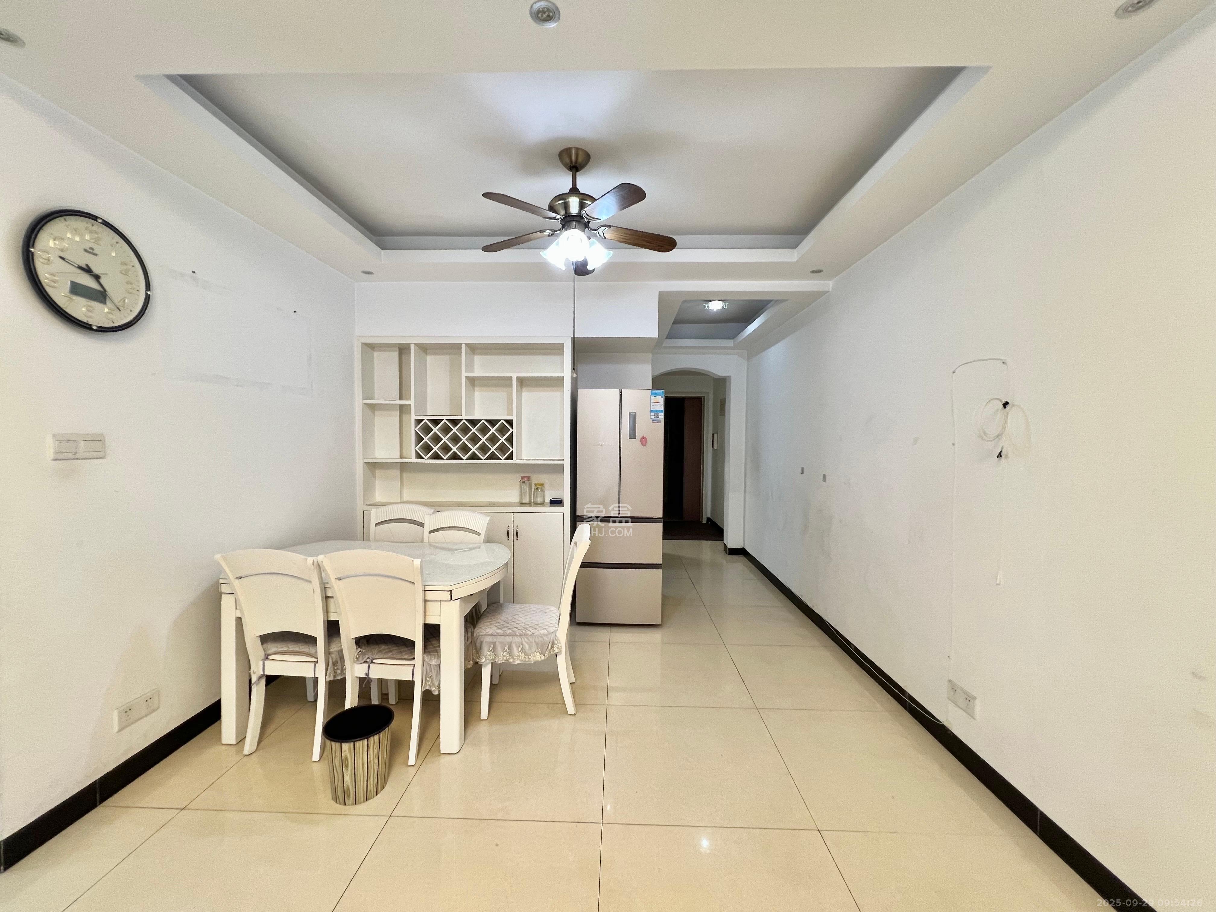 恒基凯旋门一二期  3室2厅1卫    1900.0元/月室内图