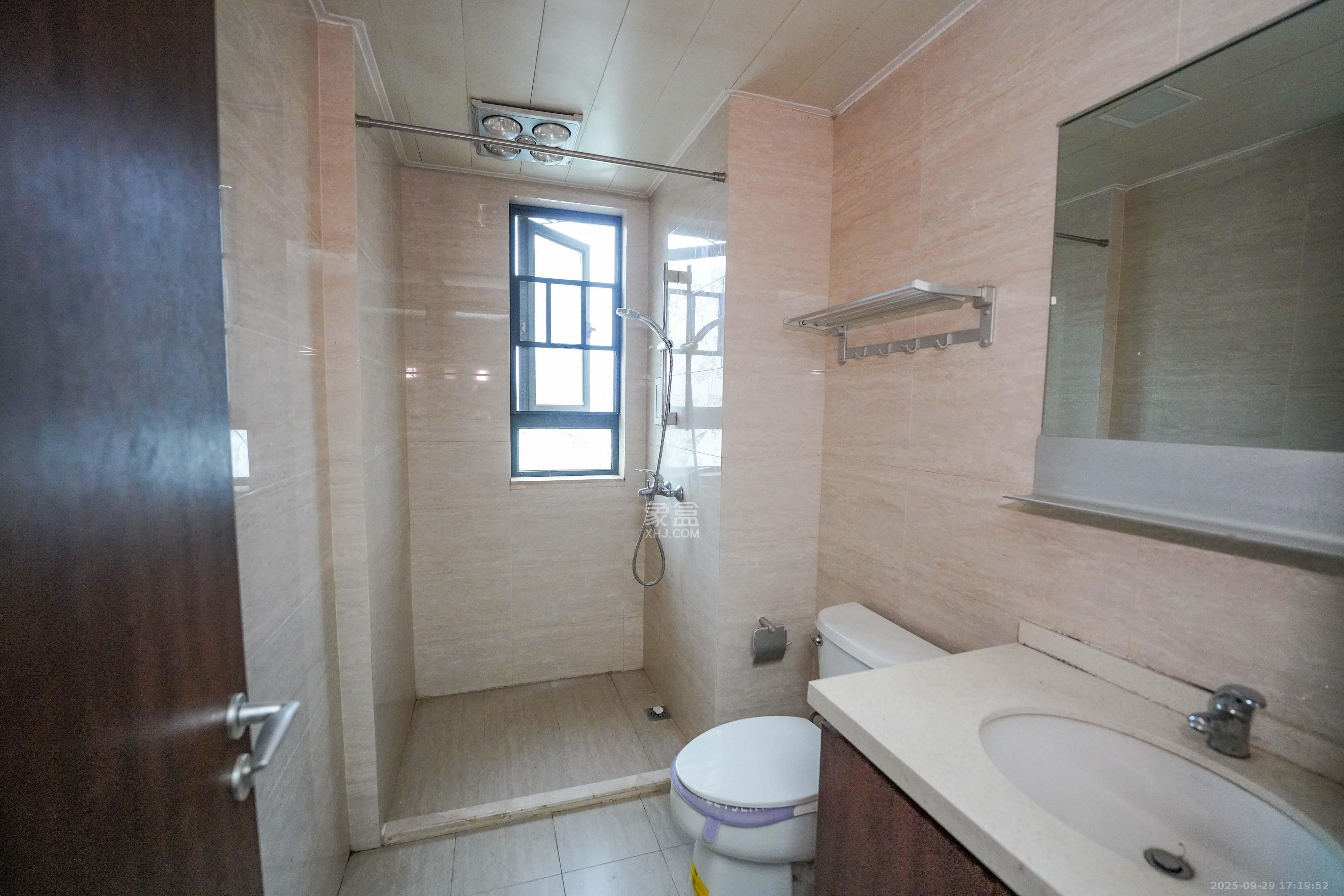 汇金城/嘉华城(二期、三期) 3室2厅2卫 115.0万 汇金城/嘉华城(二期、三期) 3室2厅2卫 115.0万卫生间