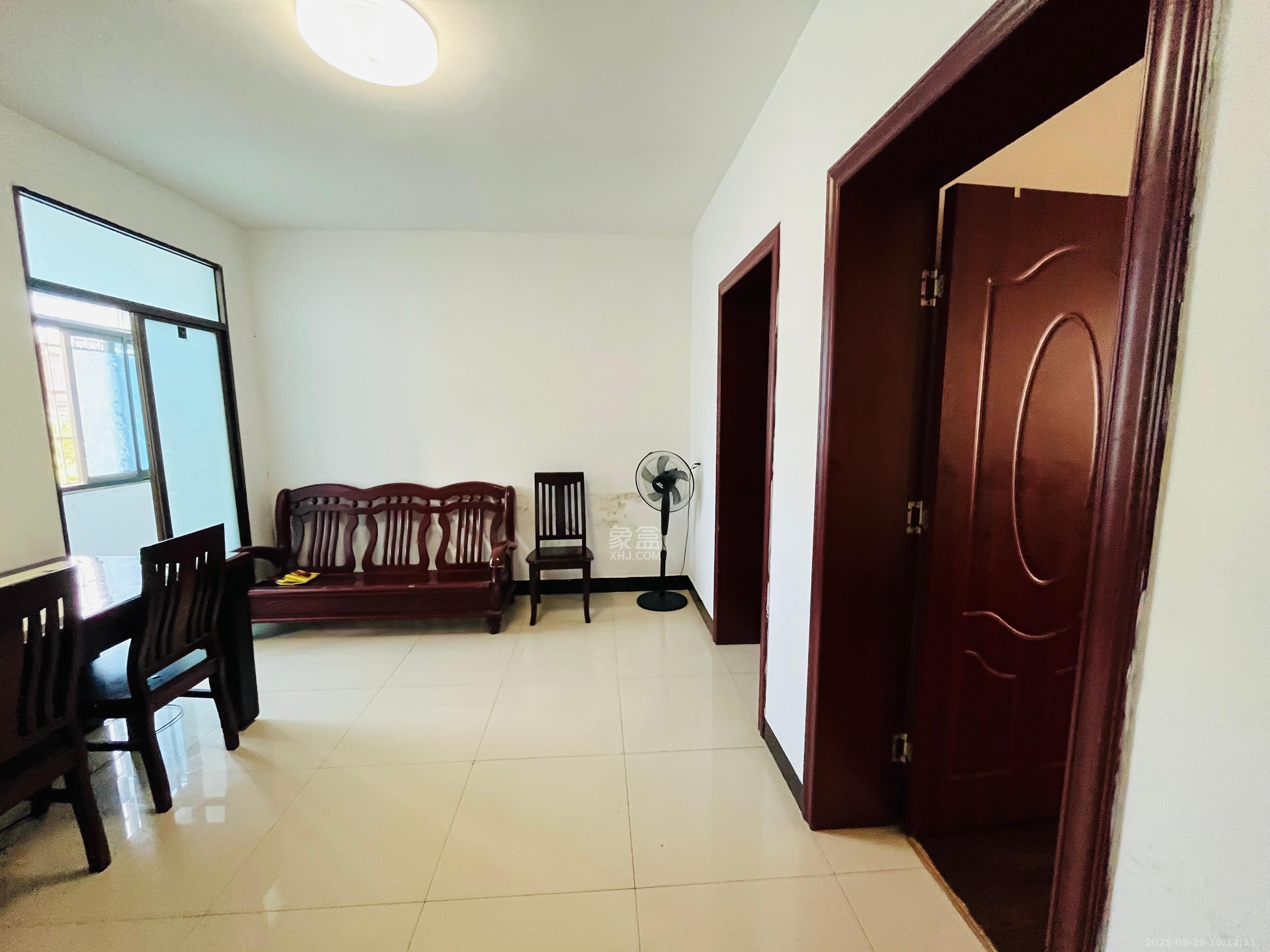 三印宿舍  3室1厅1卫    1100.0元/月