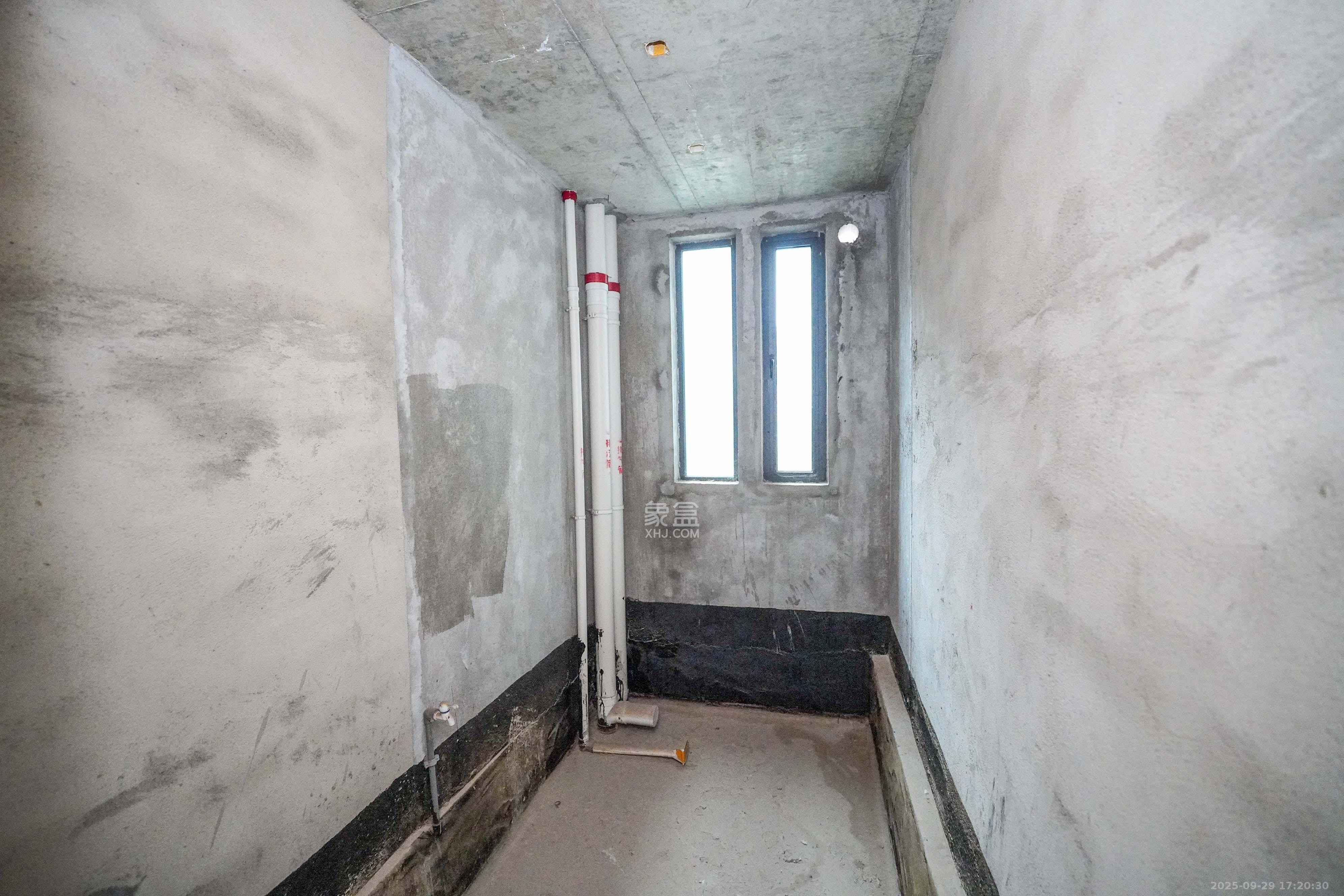 海伦堡爱ME城市  6室3厅3卫    228.0万卫生间