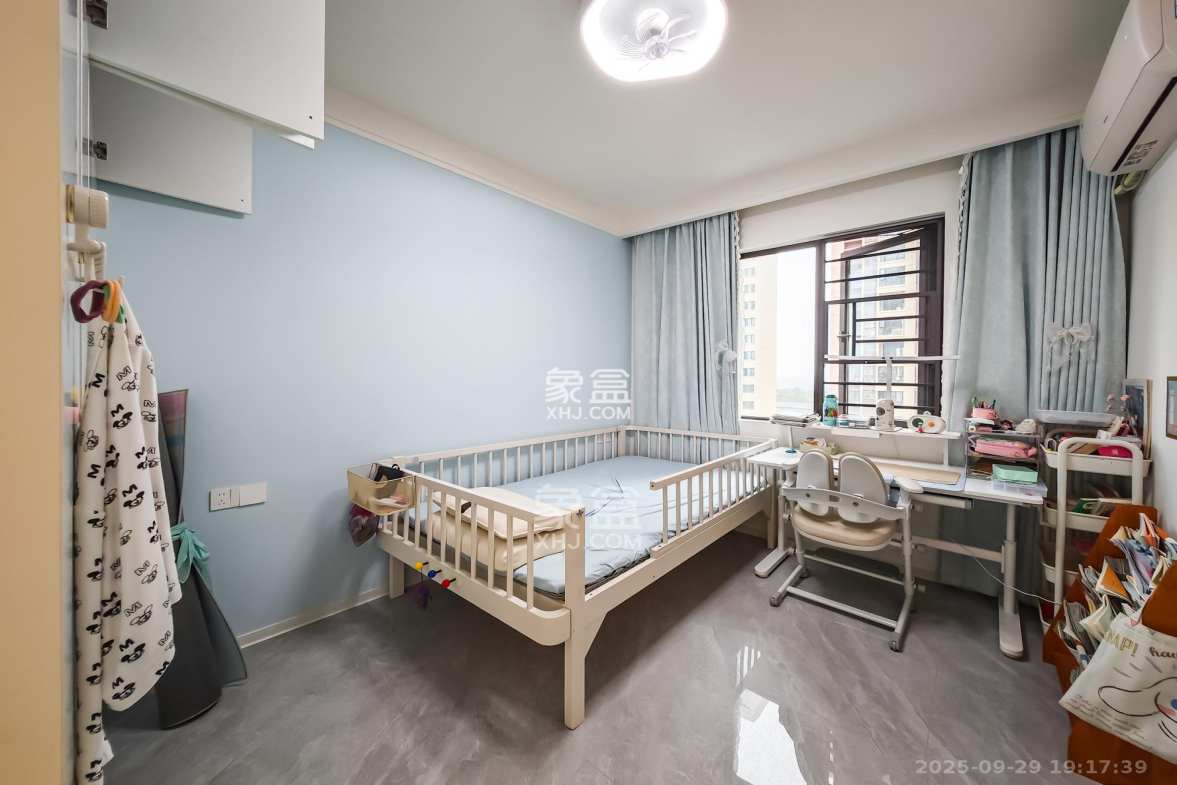 恒基旭辉湖山赋 3室2厅2卫 136.0万 恒基旭辉湖山赋 3室2厅2卫 136.0万卧室