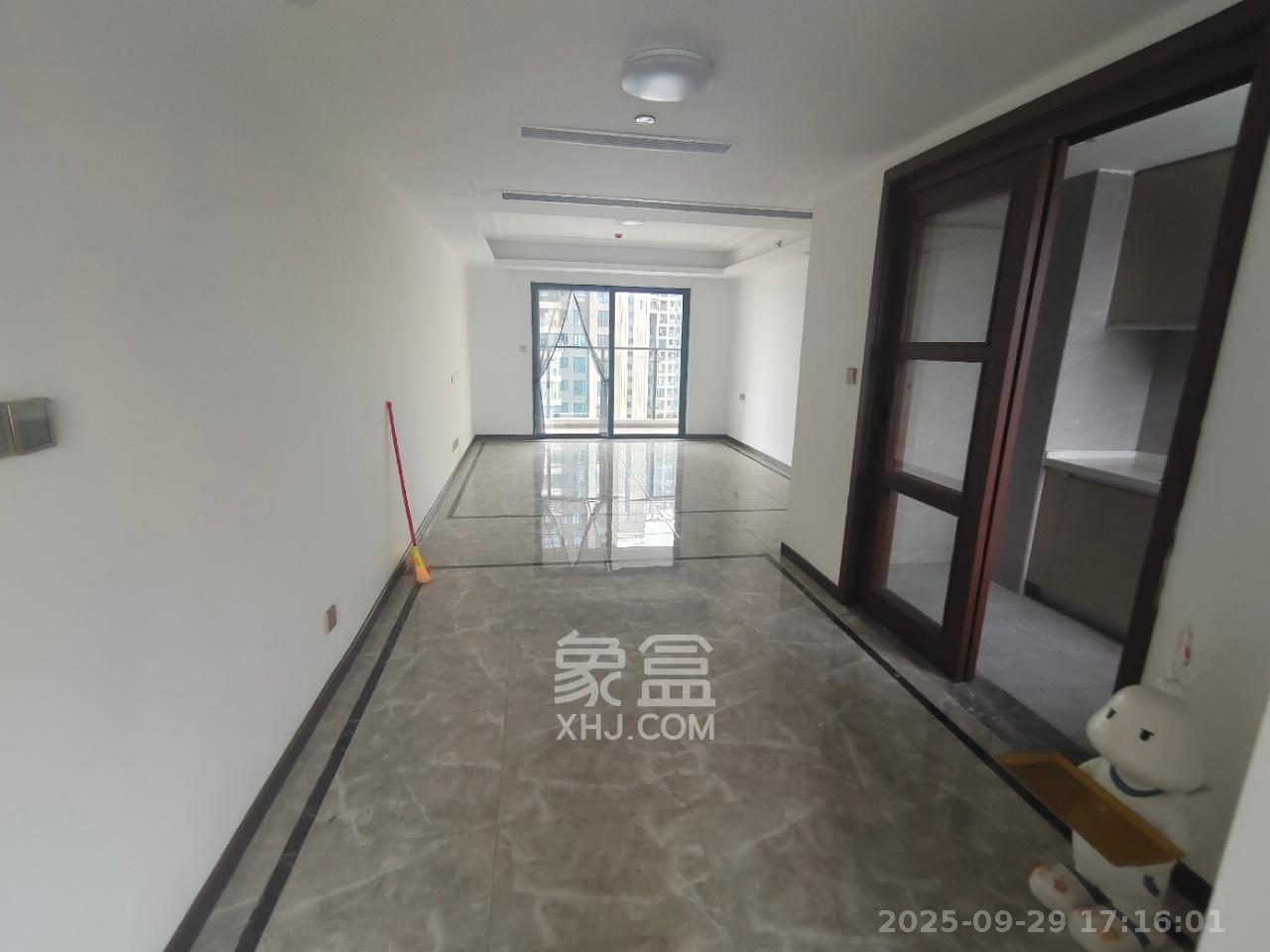 绿地长沙城际空间站（柏仕佳苑）  4室2厅2卫   3500.00元/月室内图