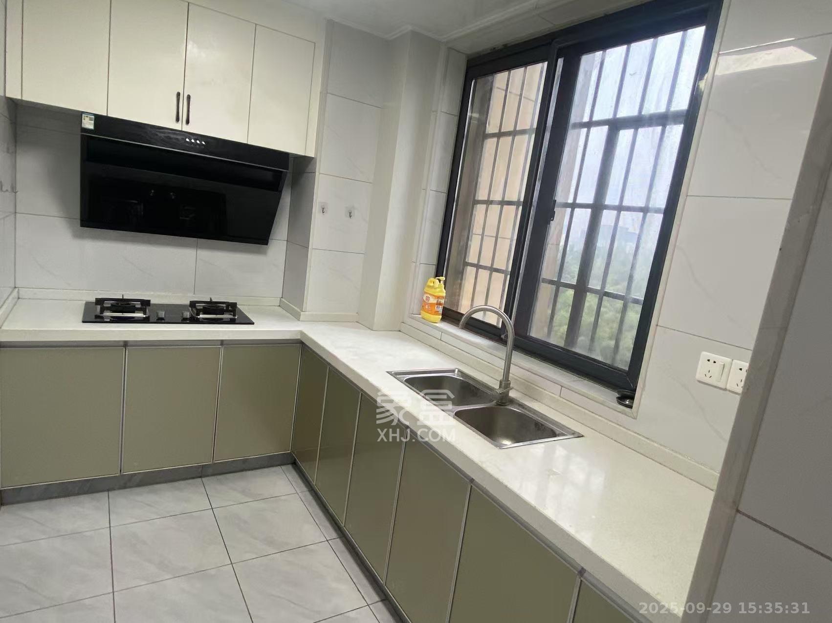 华龙家园（和泰家园）  3室2厅2卫    2200.0元/月室内图