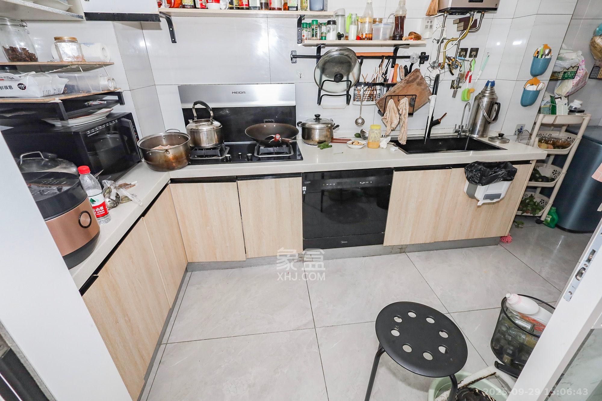 中铁西江悦一期  3室2厅2卫    3000.0元/月室内图