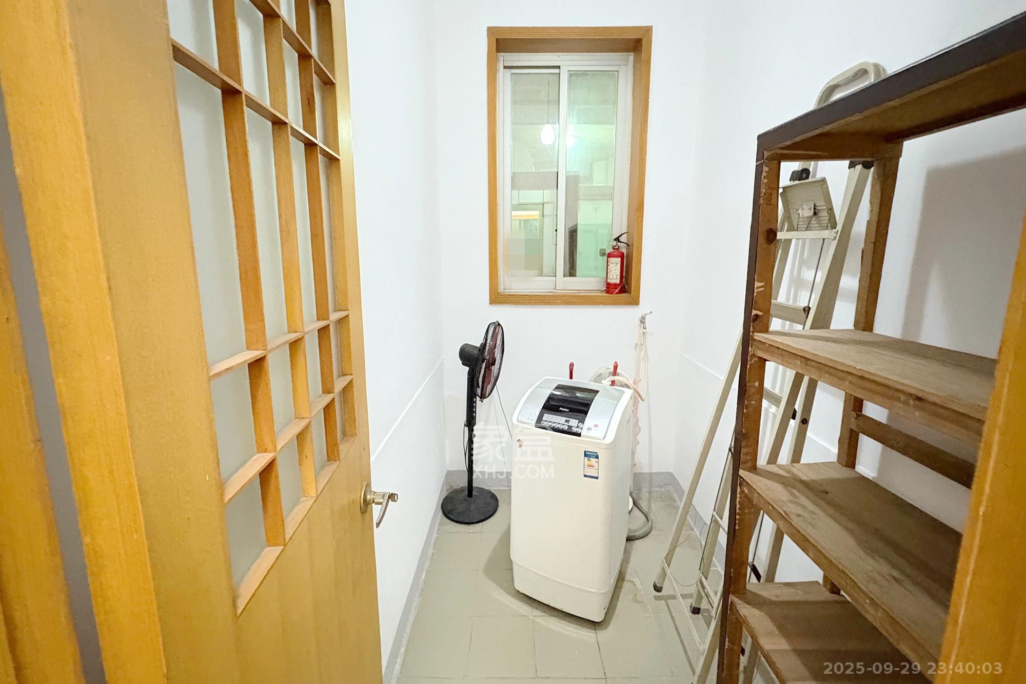 老干部大学宿舍 4室2厅1卫 110.0万 老干部大学宿舍 4室2厅1卫 110.0万阳台